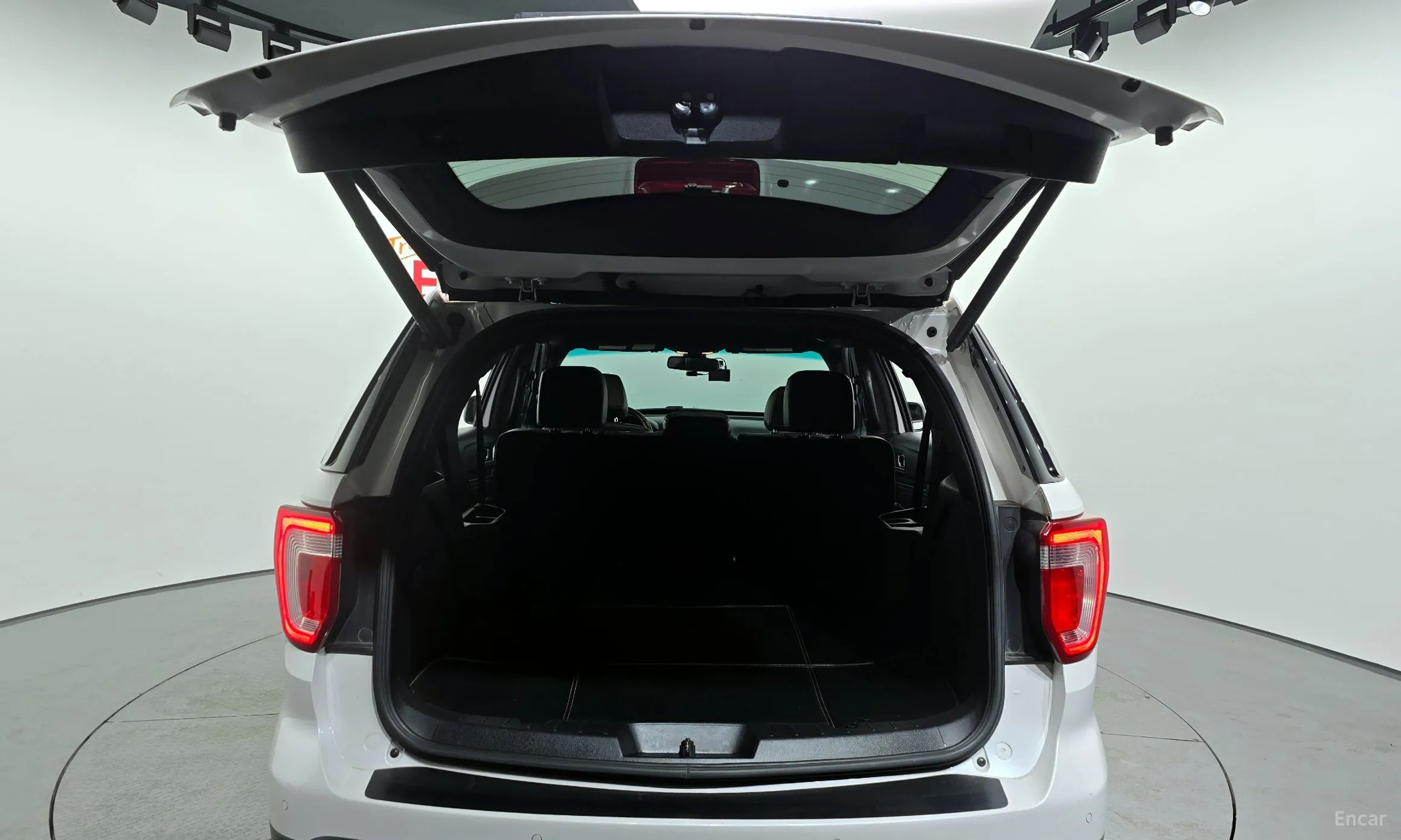 Ford Explorer превью 20