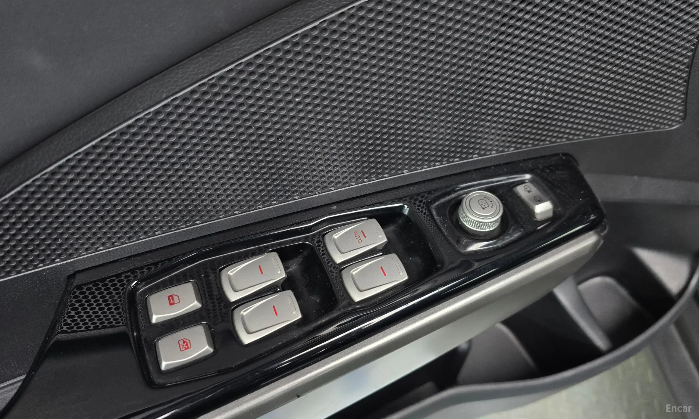 KG Mobility (SsangYong) Tivoli Armor превью 16