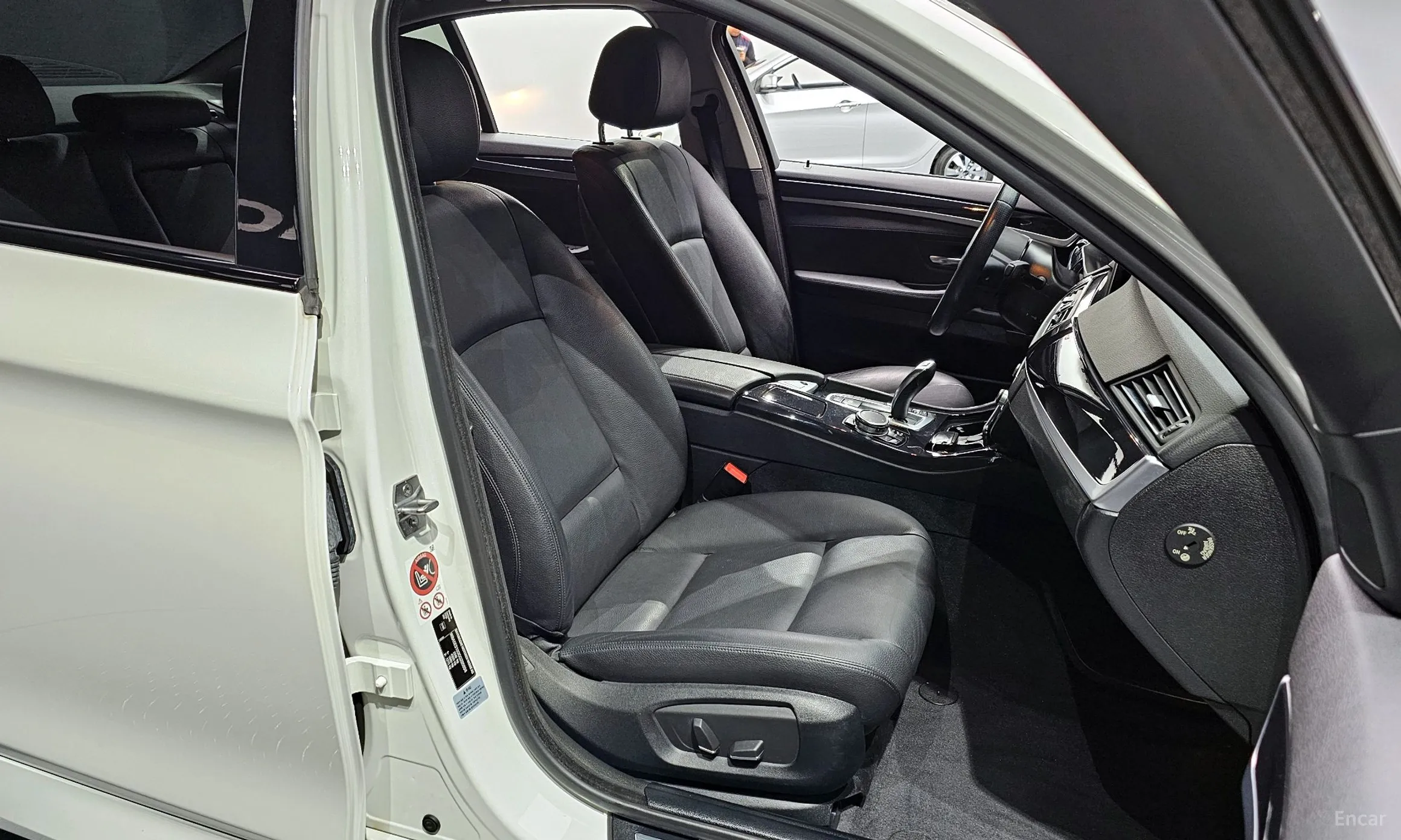 BMW 5 Series (F10) превью 10