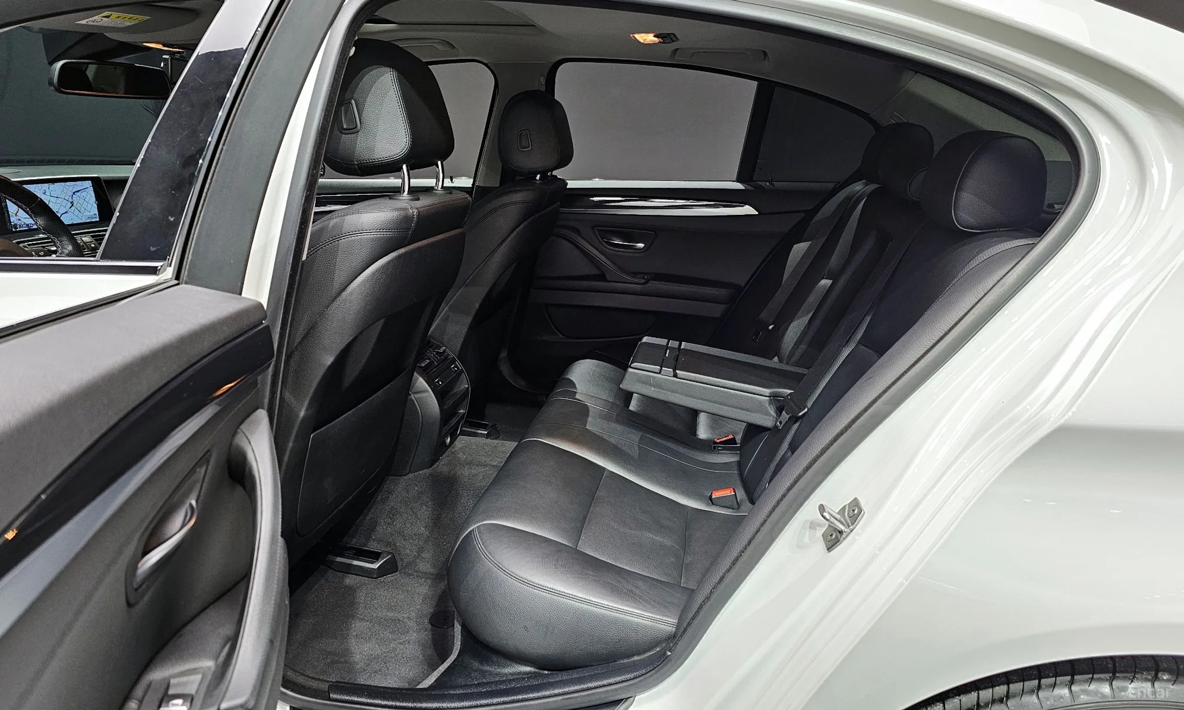 BMW 5 Series (F10) превью 12