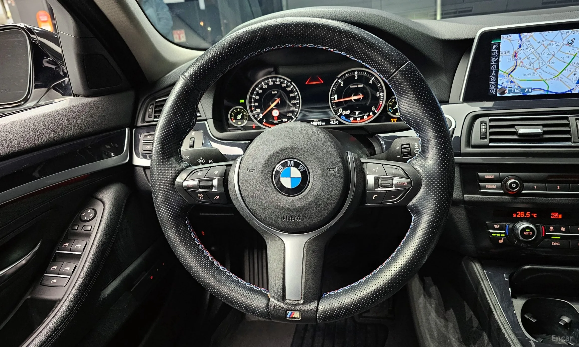 BMW 5 Series (F10) превью 13