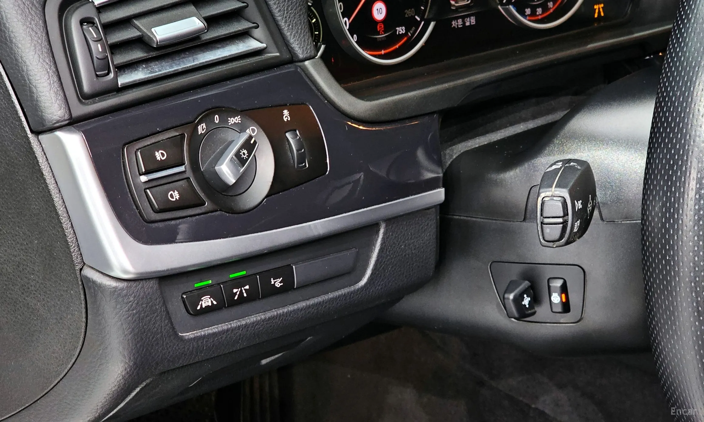 BMW 5 Series (F10) превью 14