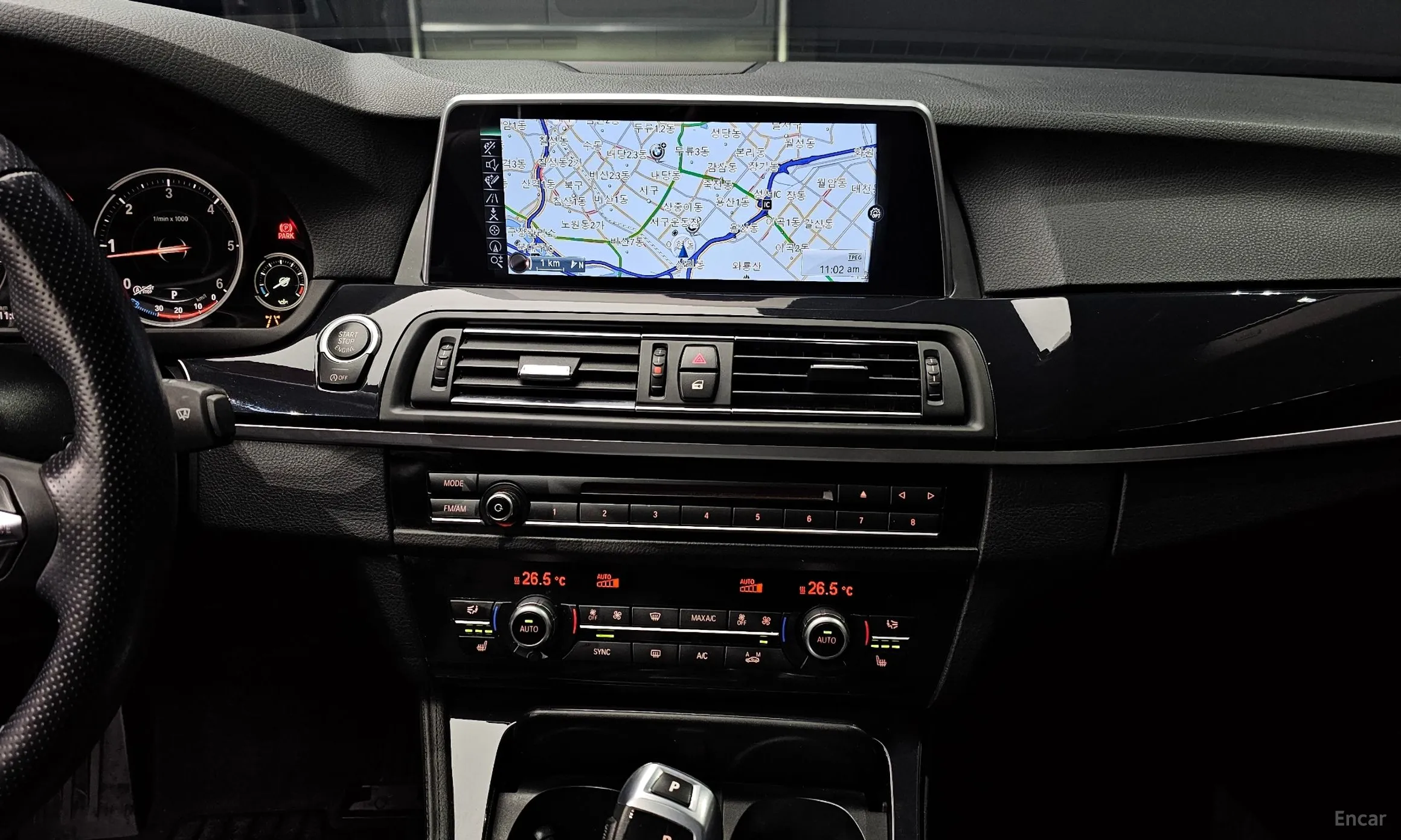 BMW 5 Series (F10) превью 16