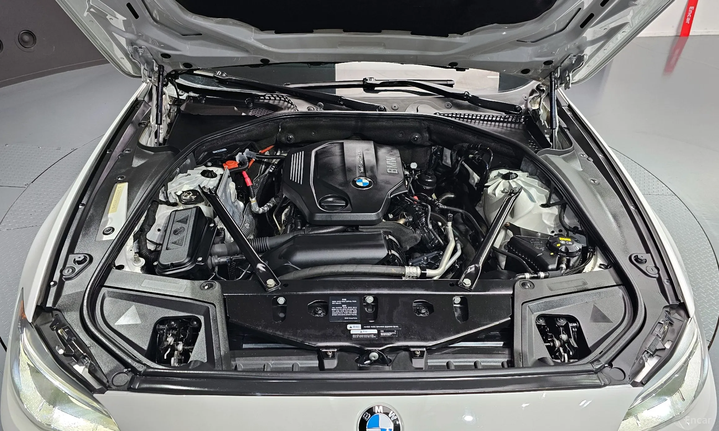 BMW 5 Series (F10) превью 6