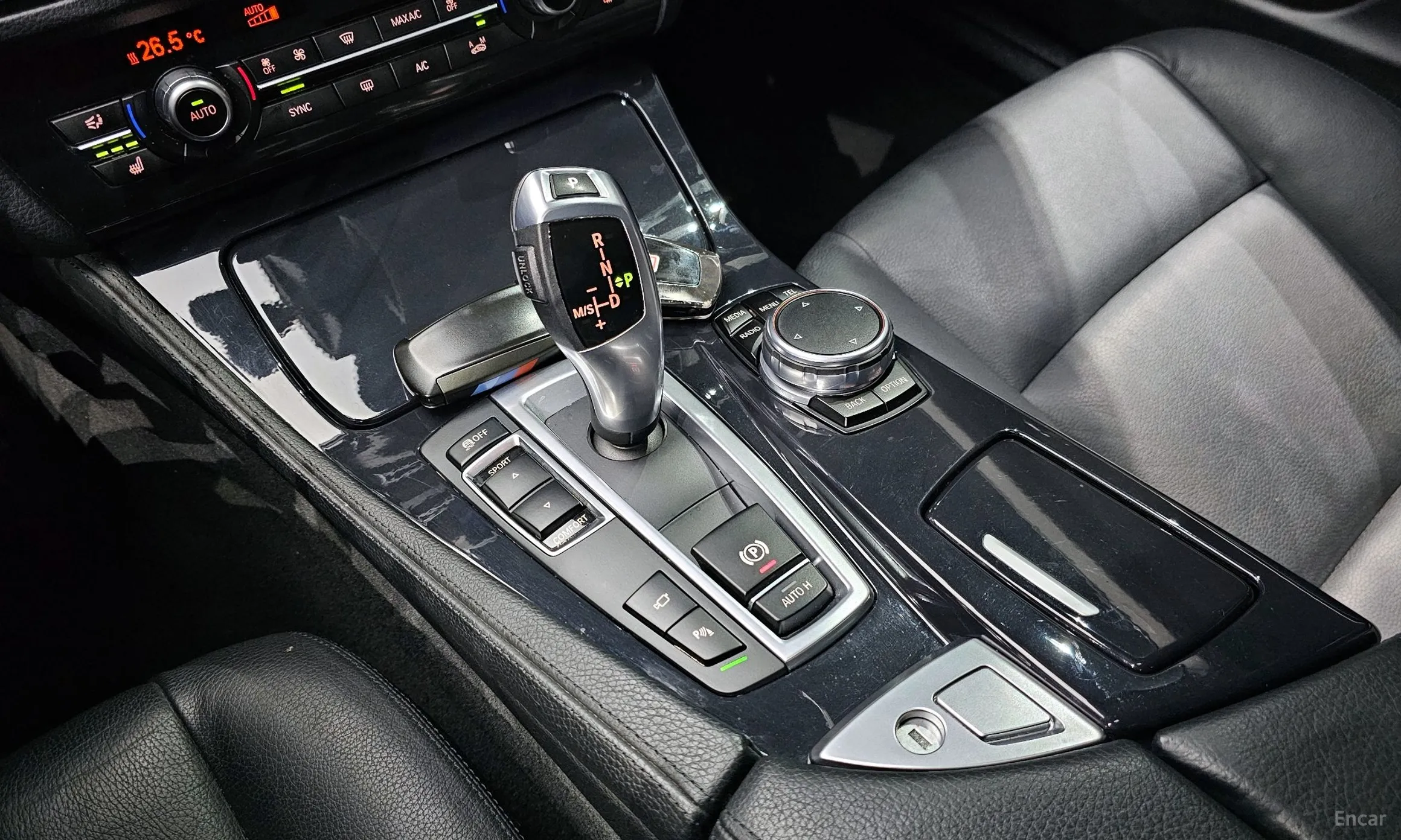 BMW 5 Series (F10) превью 9