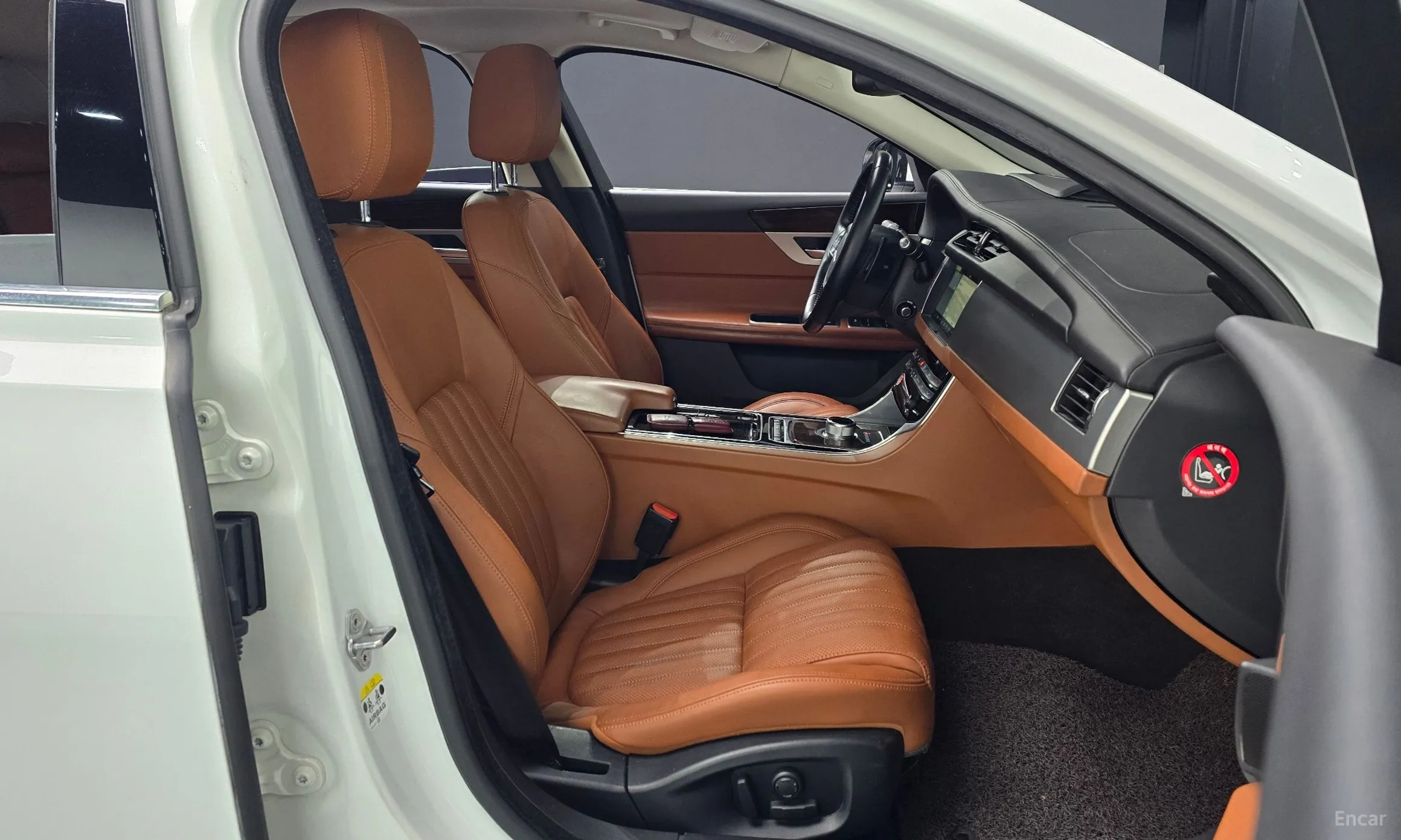 Jaguar XF (x260) превью 10