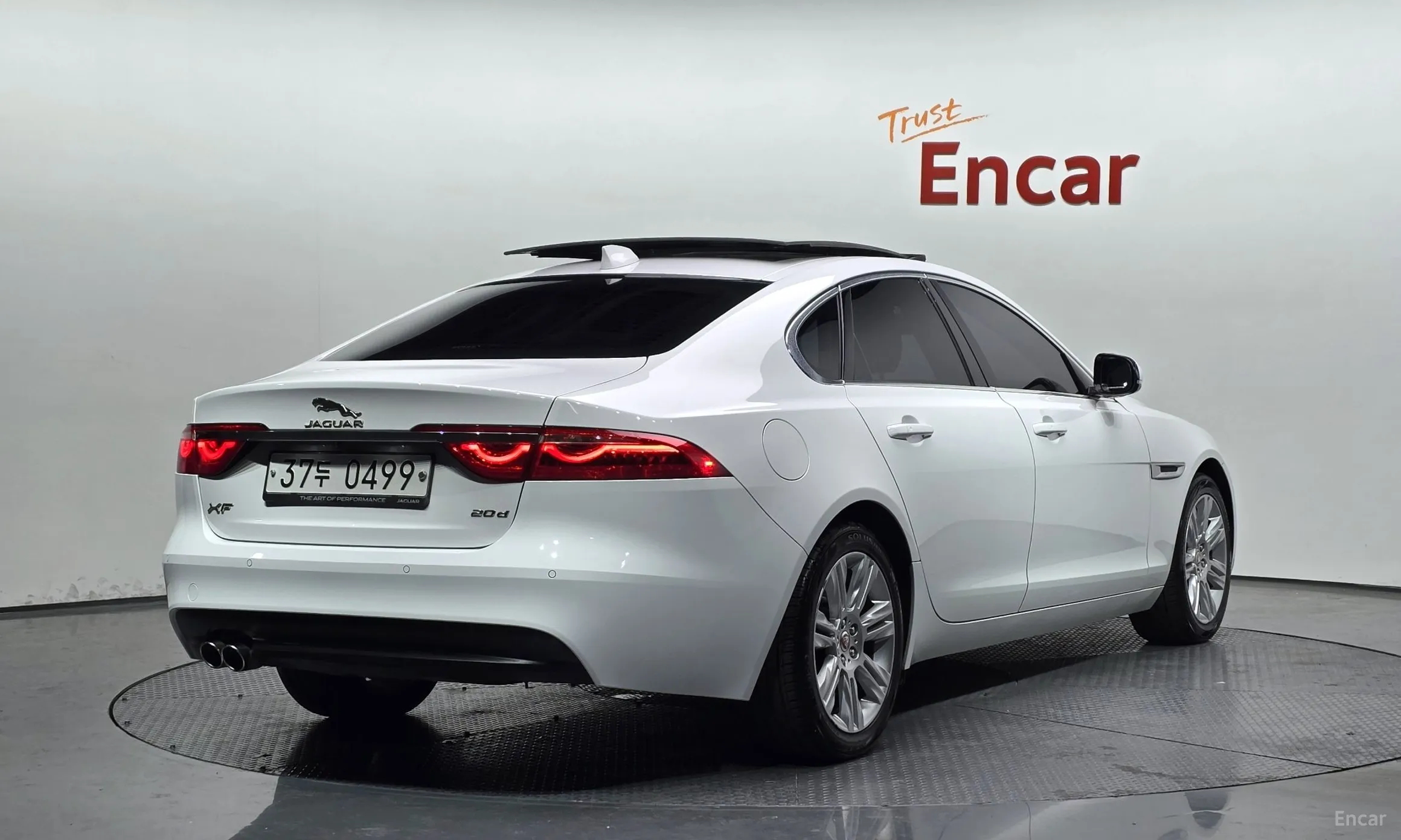 Jaguar XF (x260)