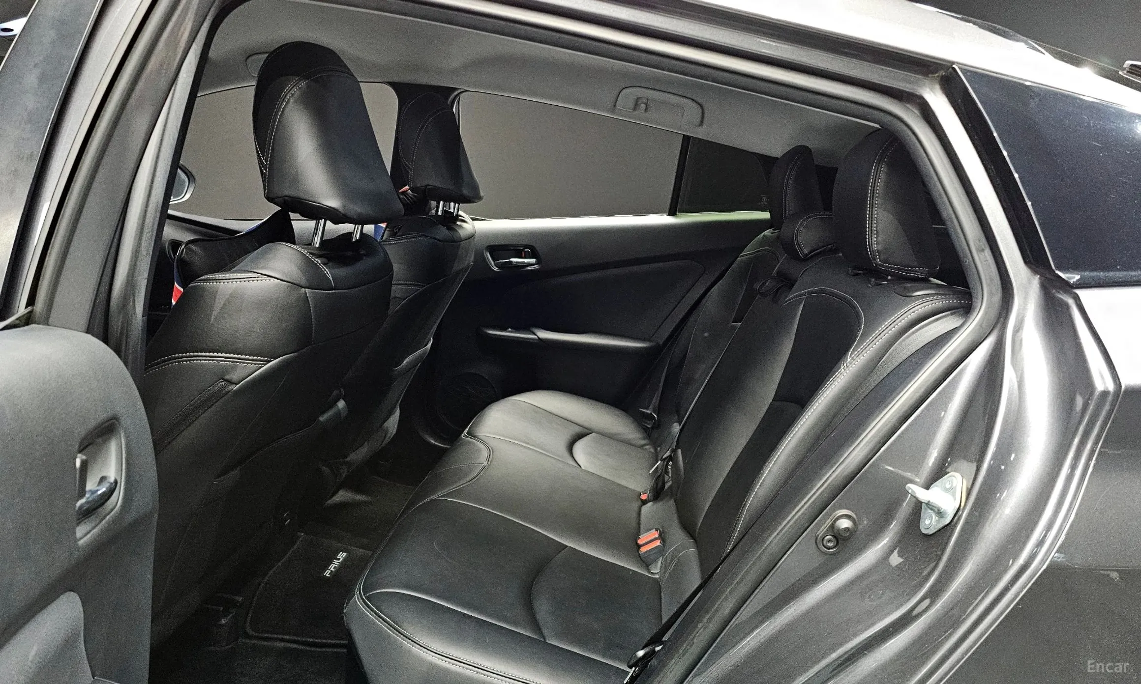 Toyota Prius 4th Generation превью 12