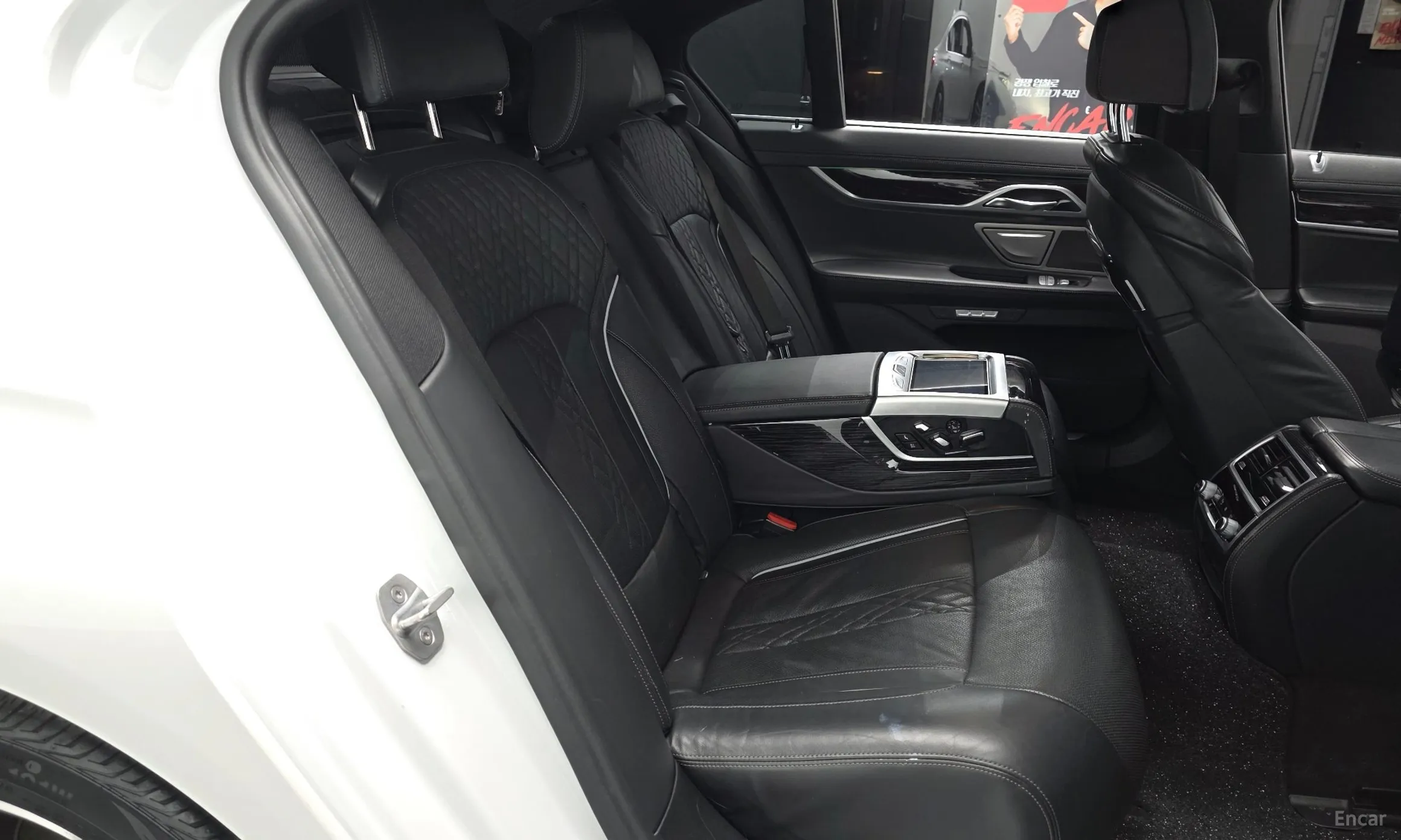 BMW 7 Series (G11) превью 11