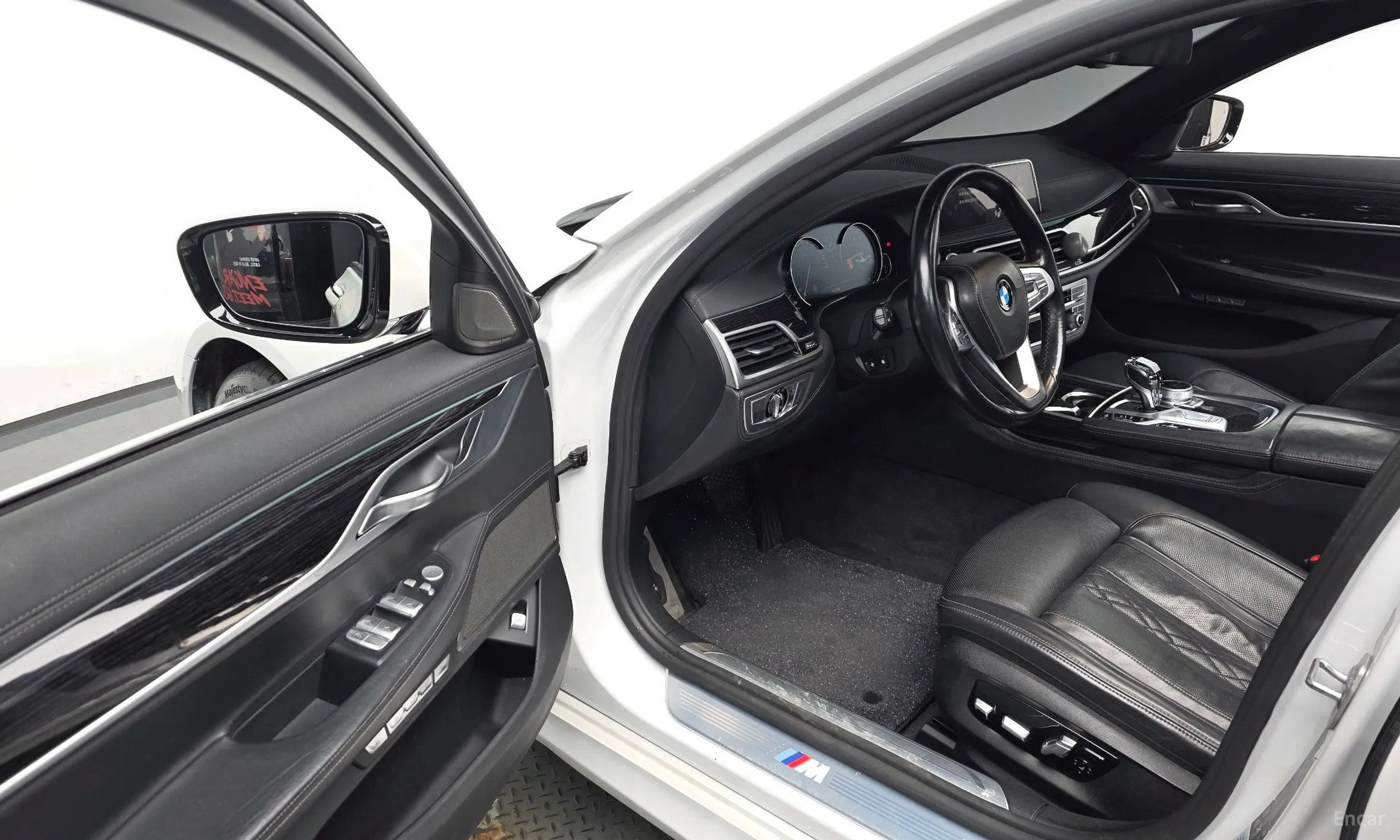 BMW 7 Series (G11) превью 12