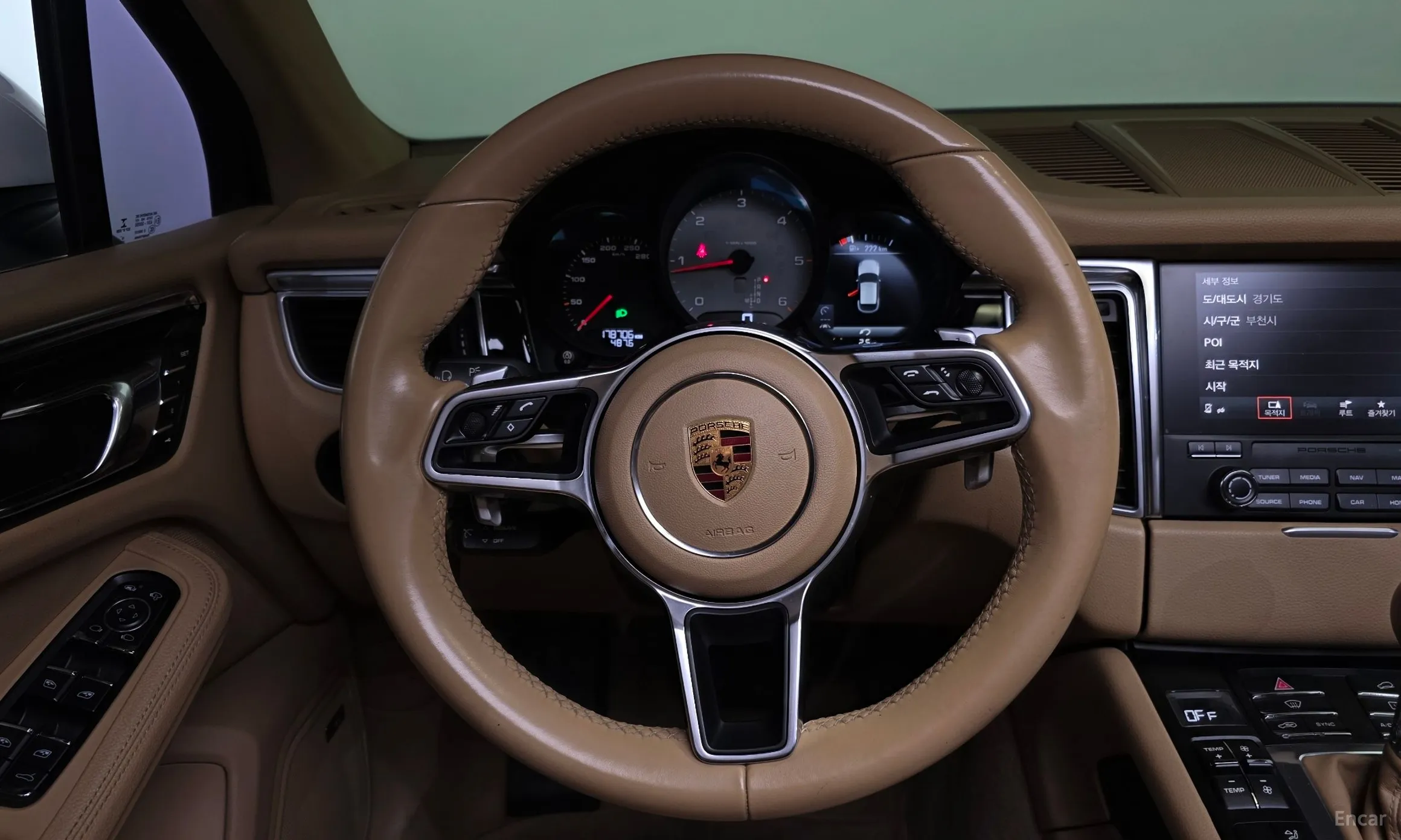 Porsche Macan превью 13
