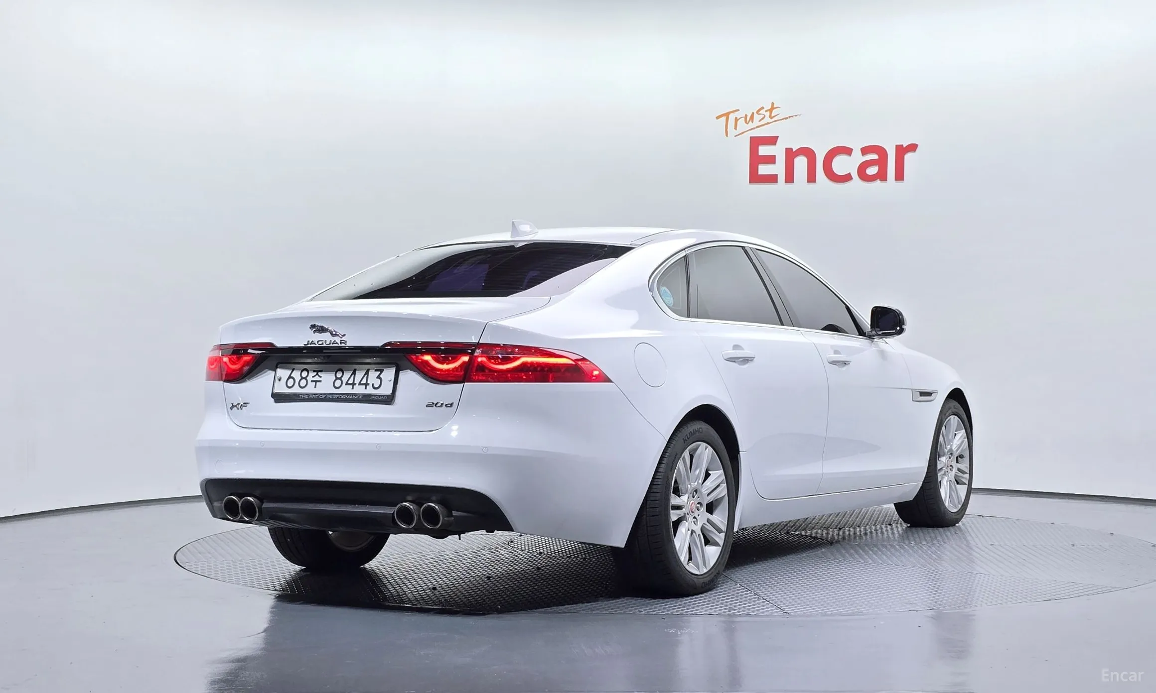 Jaguar XF (x260)