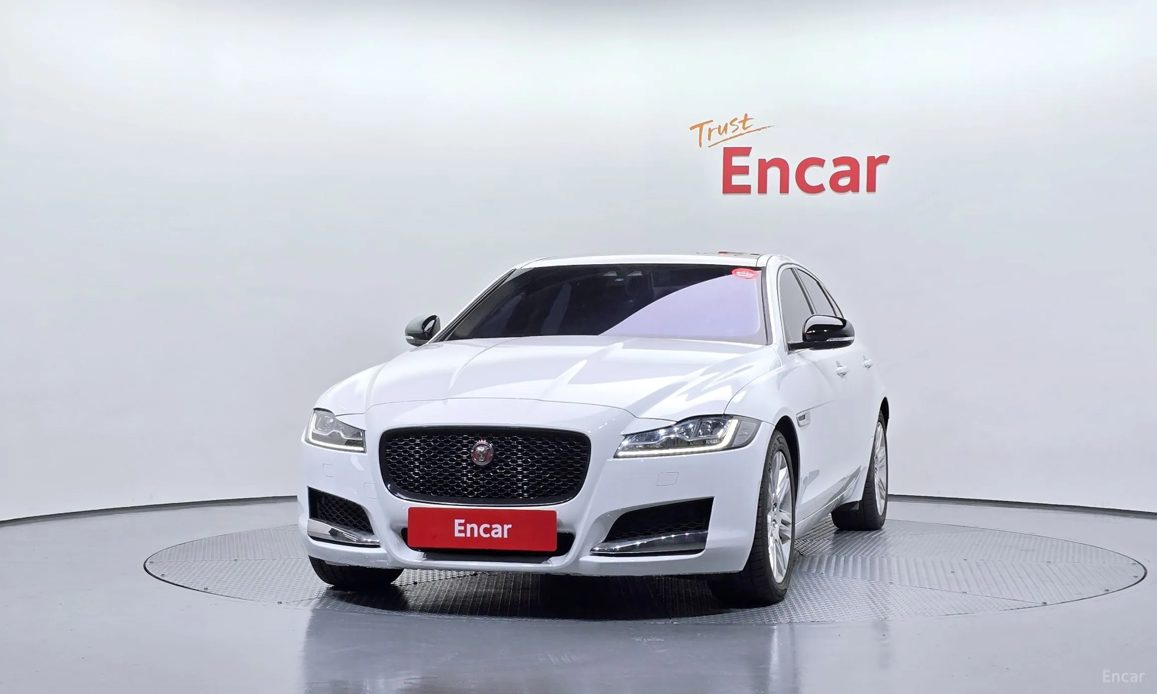 Jaguar XF (x260) превью 3