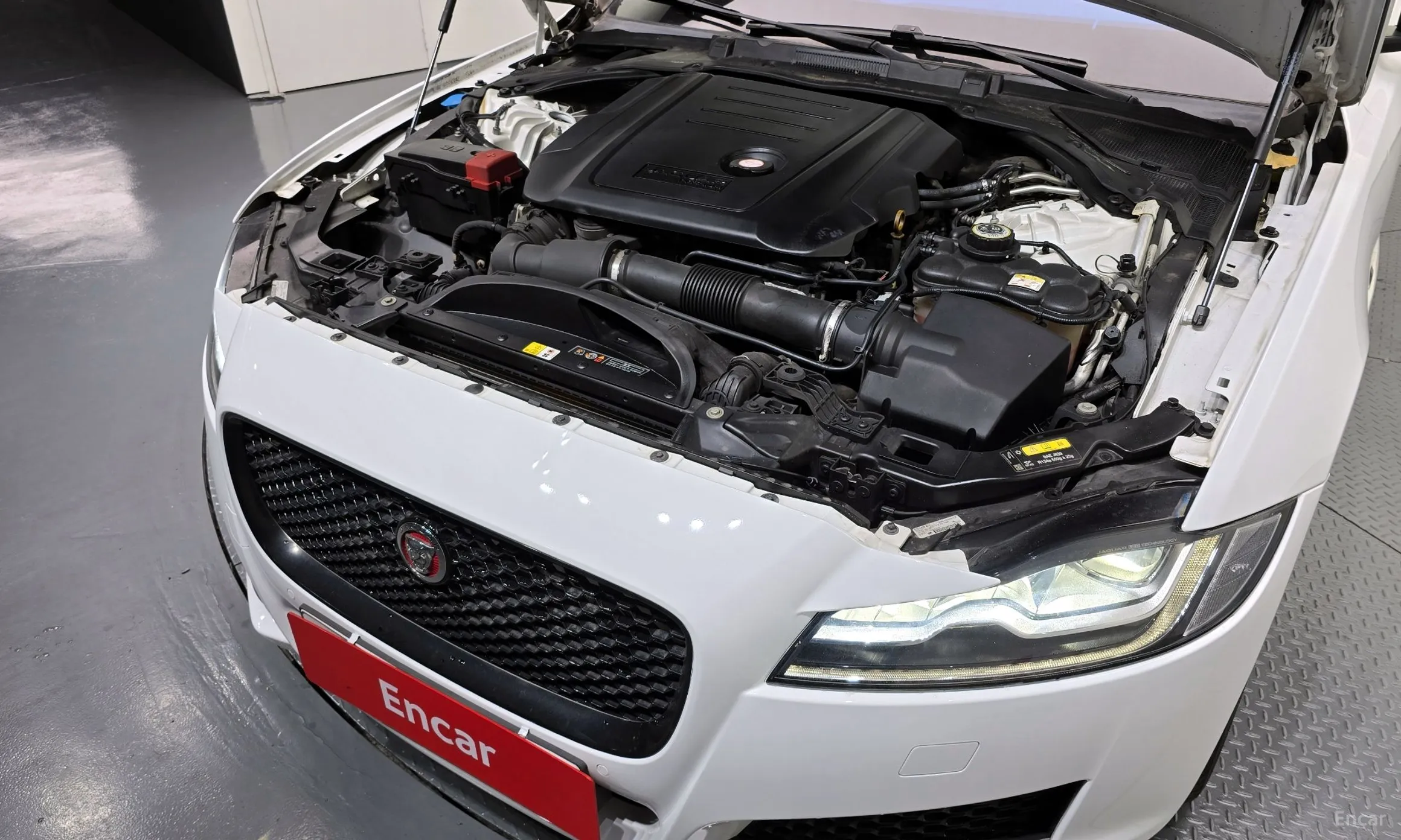 Jaguar XF (x260) превью 6
