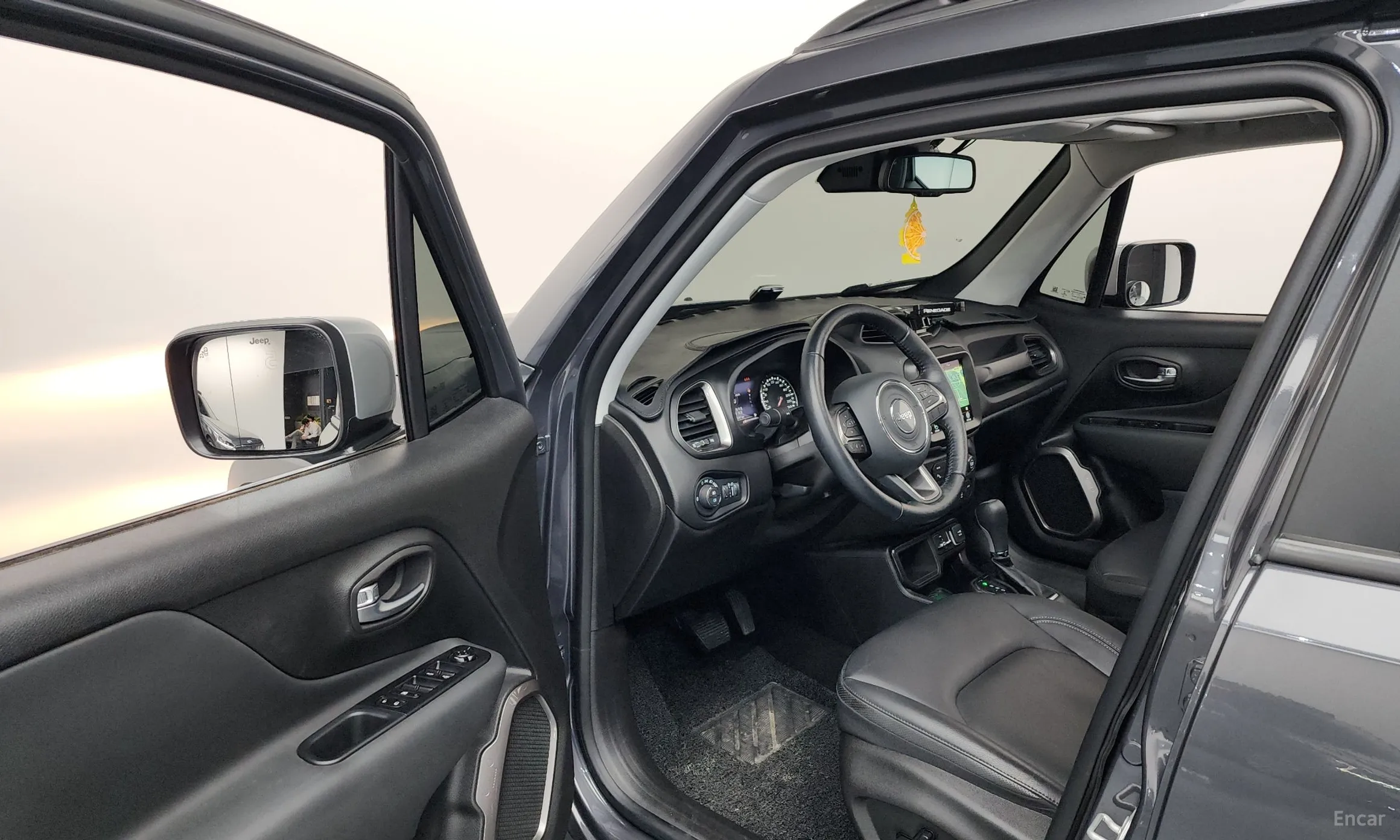 Jeep Renegade превью 10