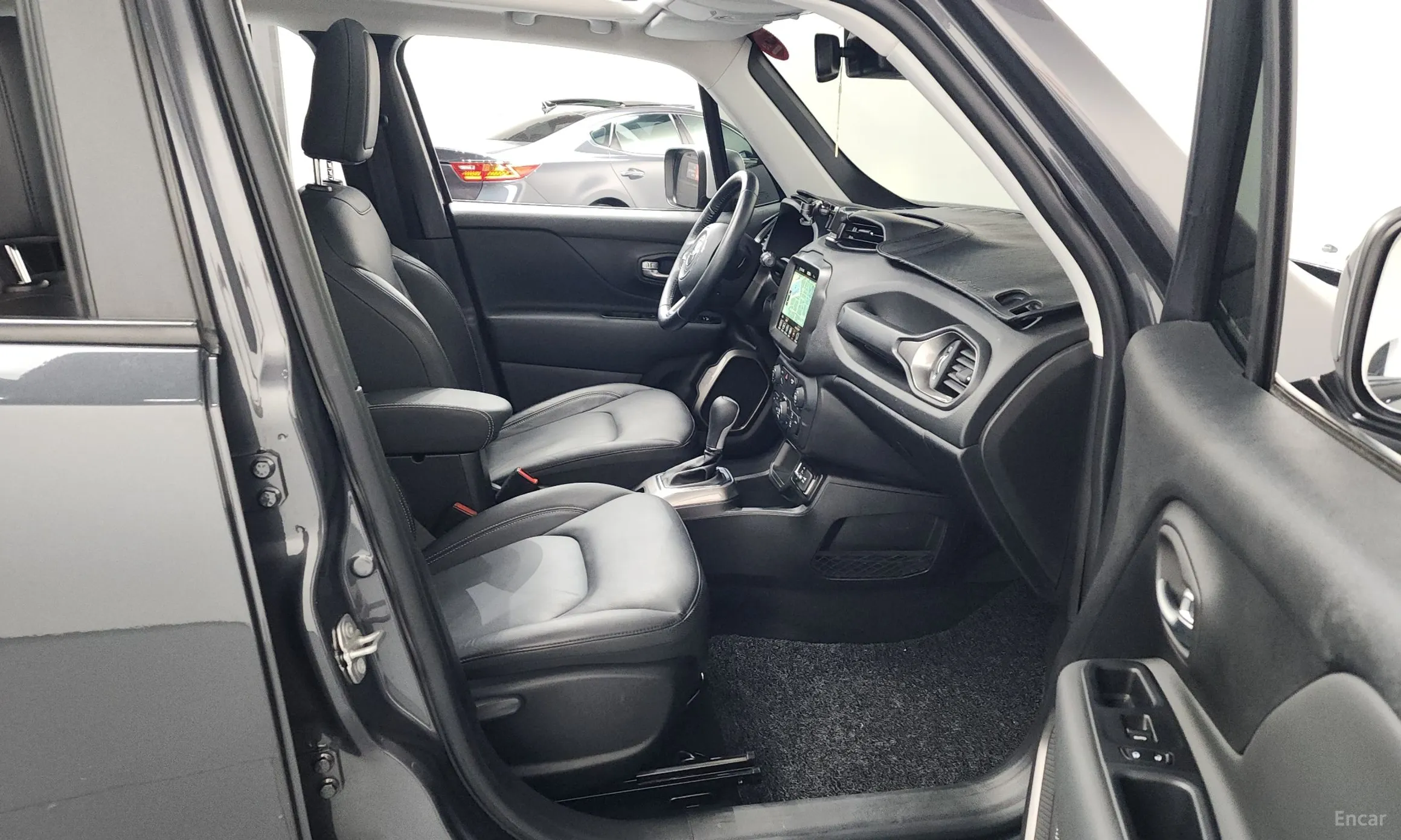 Jeep Renegade превью 11