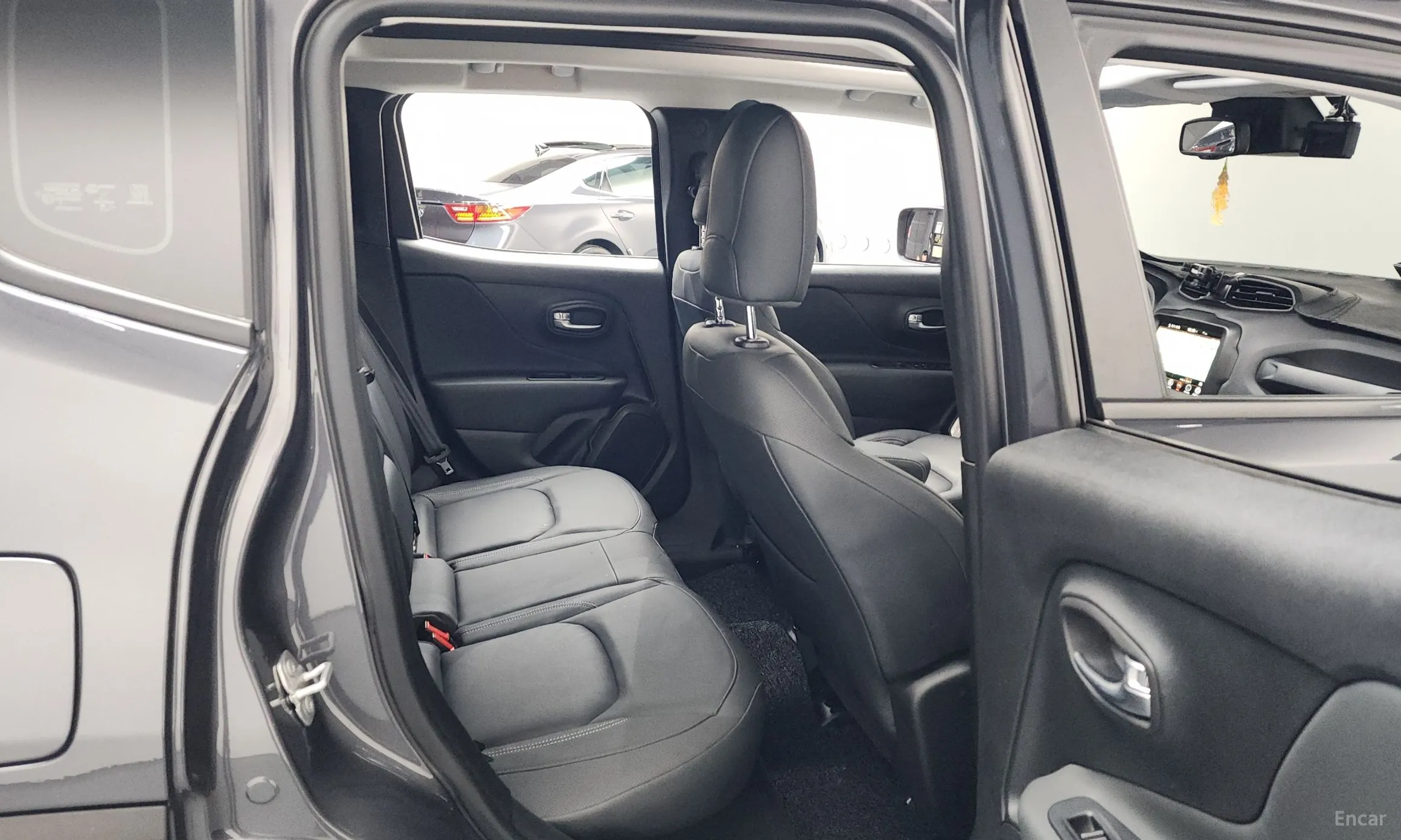 Jeep Renegade превью 12