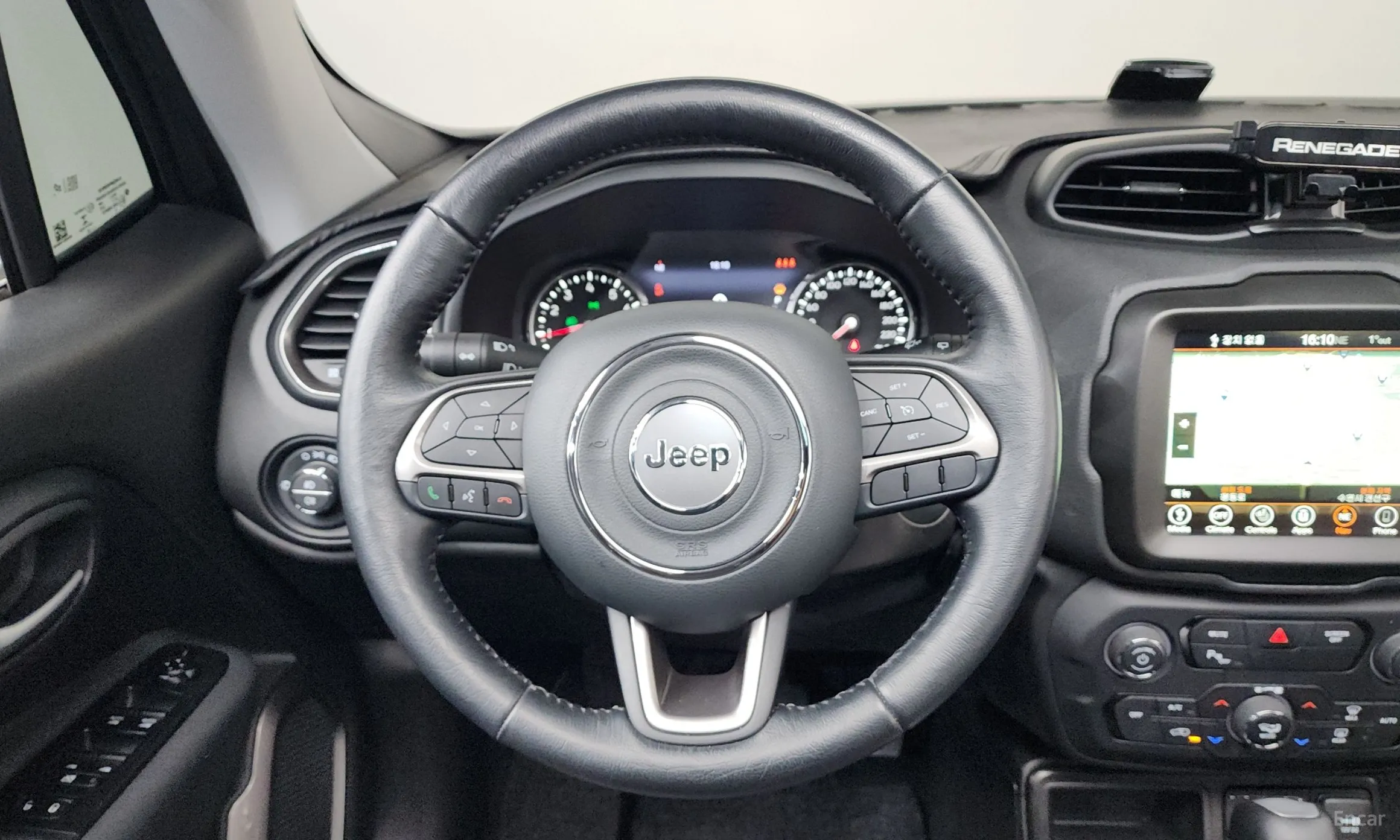 Jeep Renegade превью 13