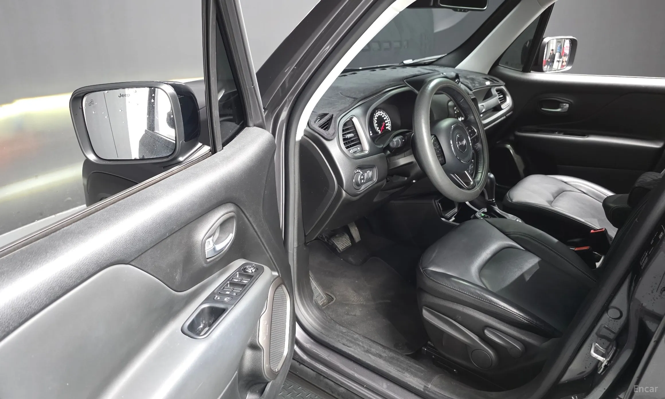 Jeep Renegade превью 11