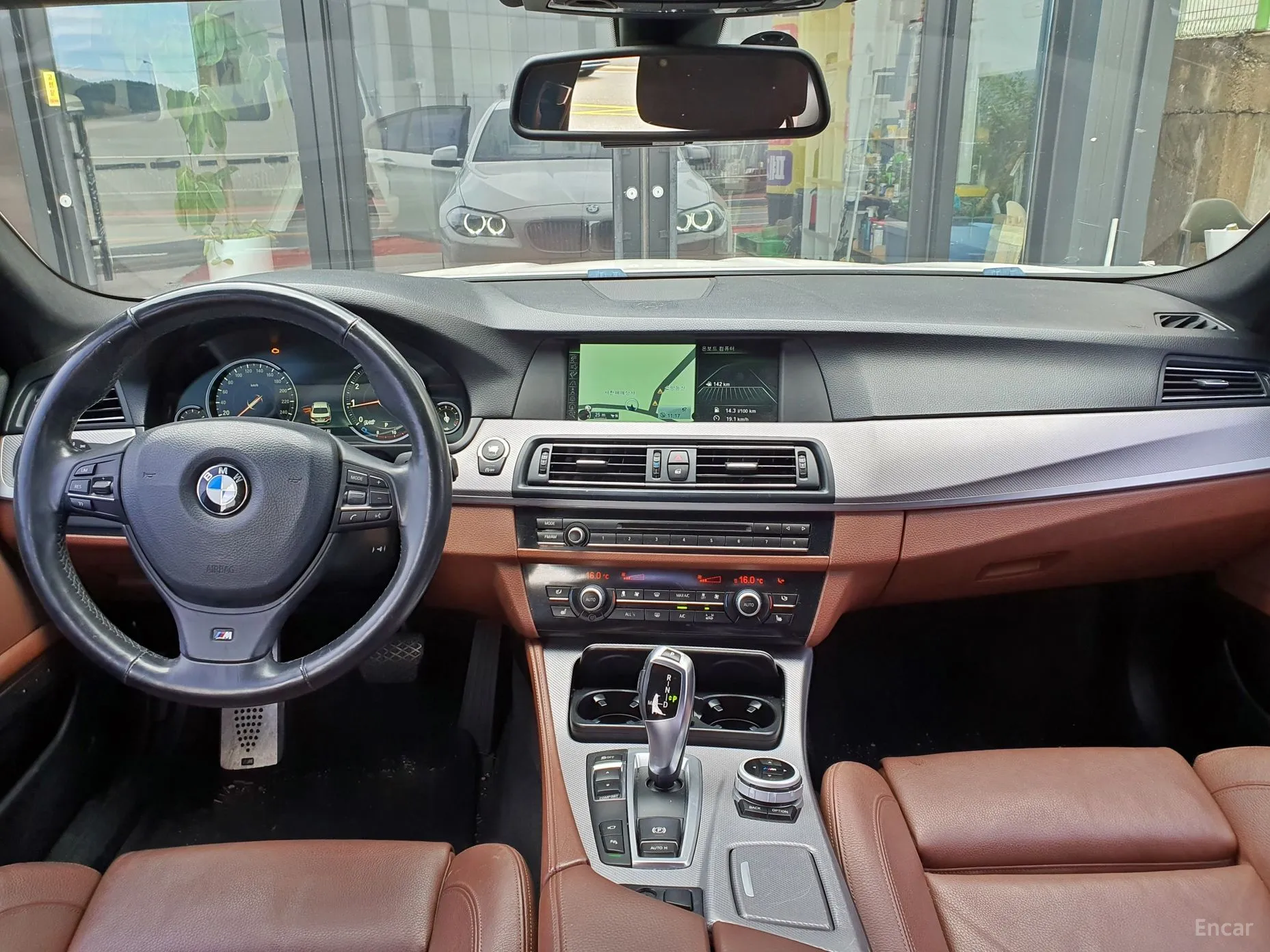 BMW 5 Series (F10) превью 5