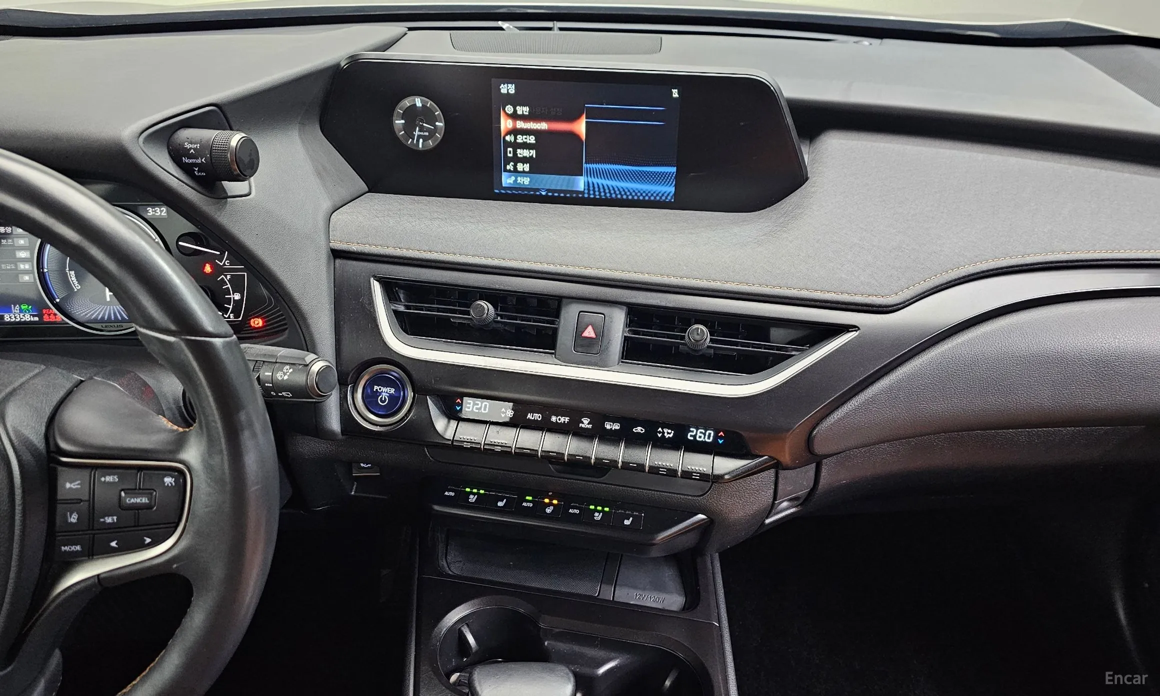 Lexus UX250h превью 15