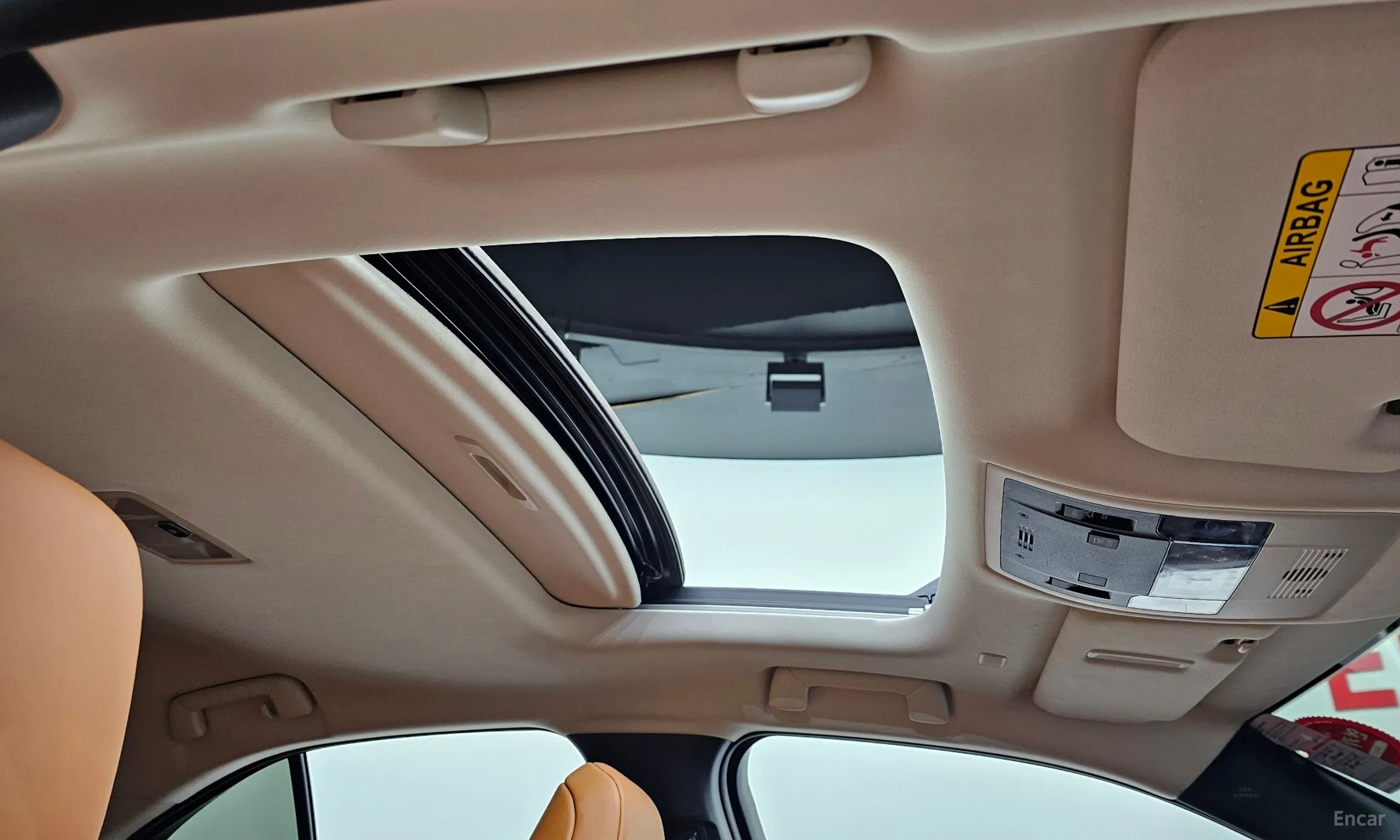 Lexus UX250h превью 17