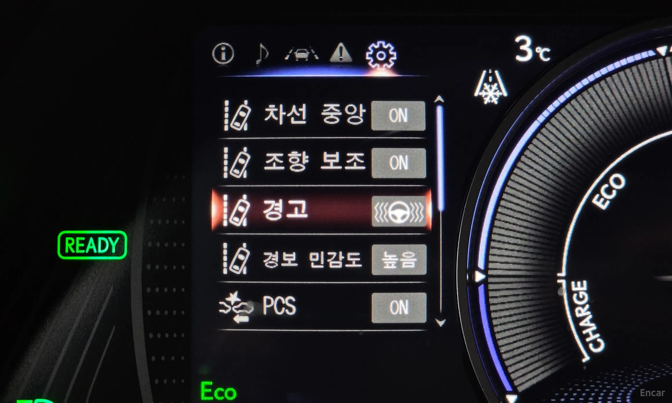 Lexus UX250h превью 19