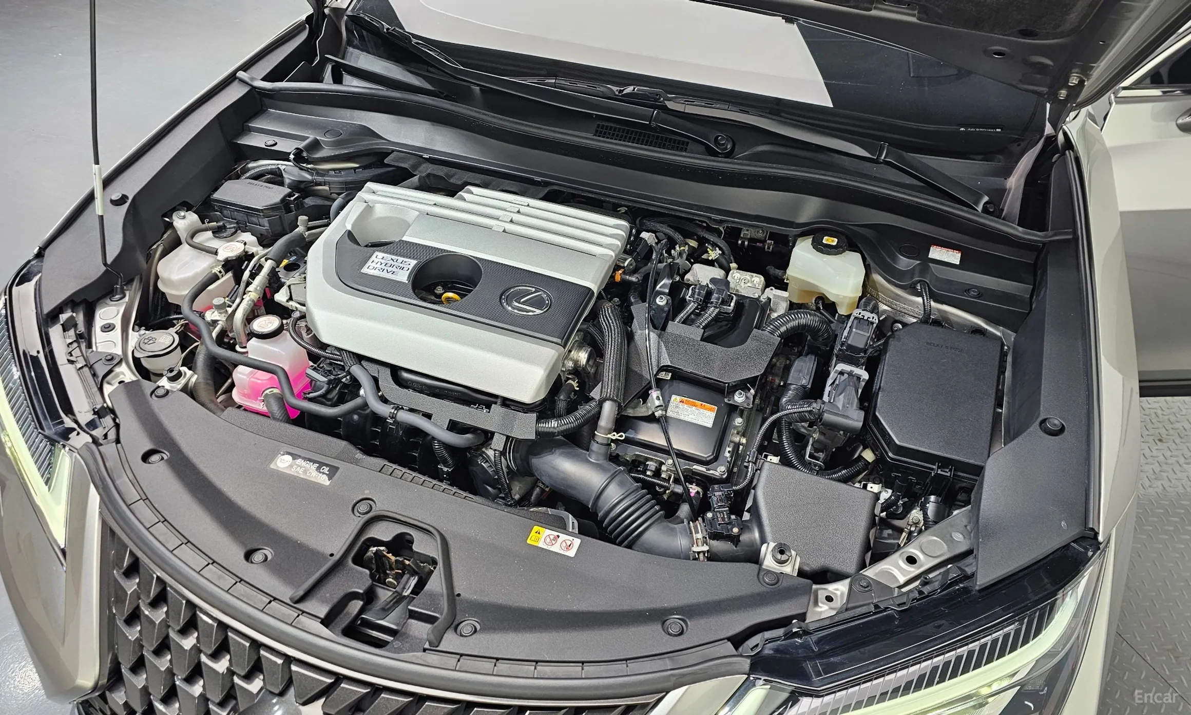 Lexus UX250h превью 6