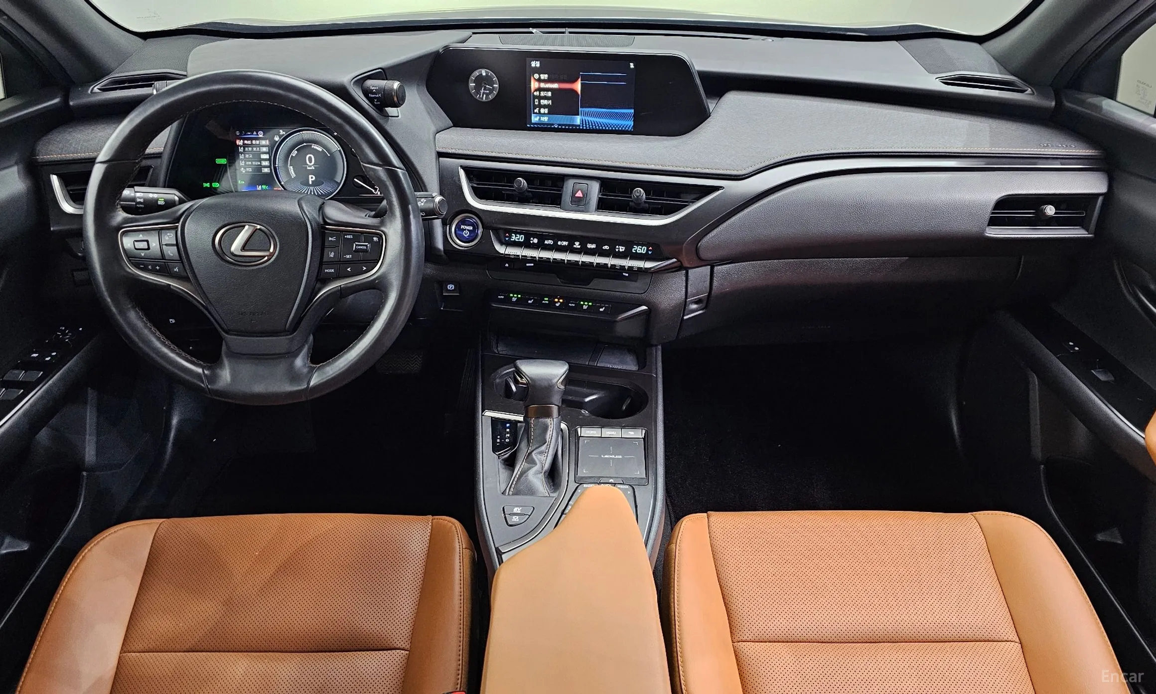 Lexus UX250h превью 7