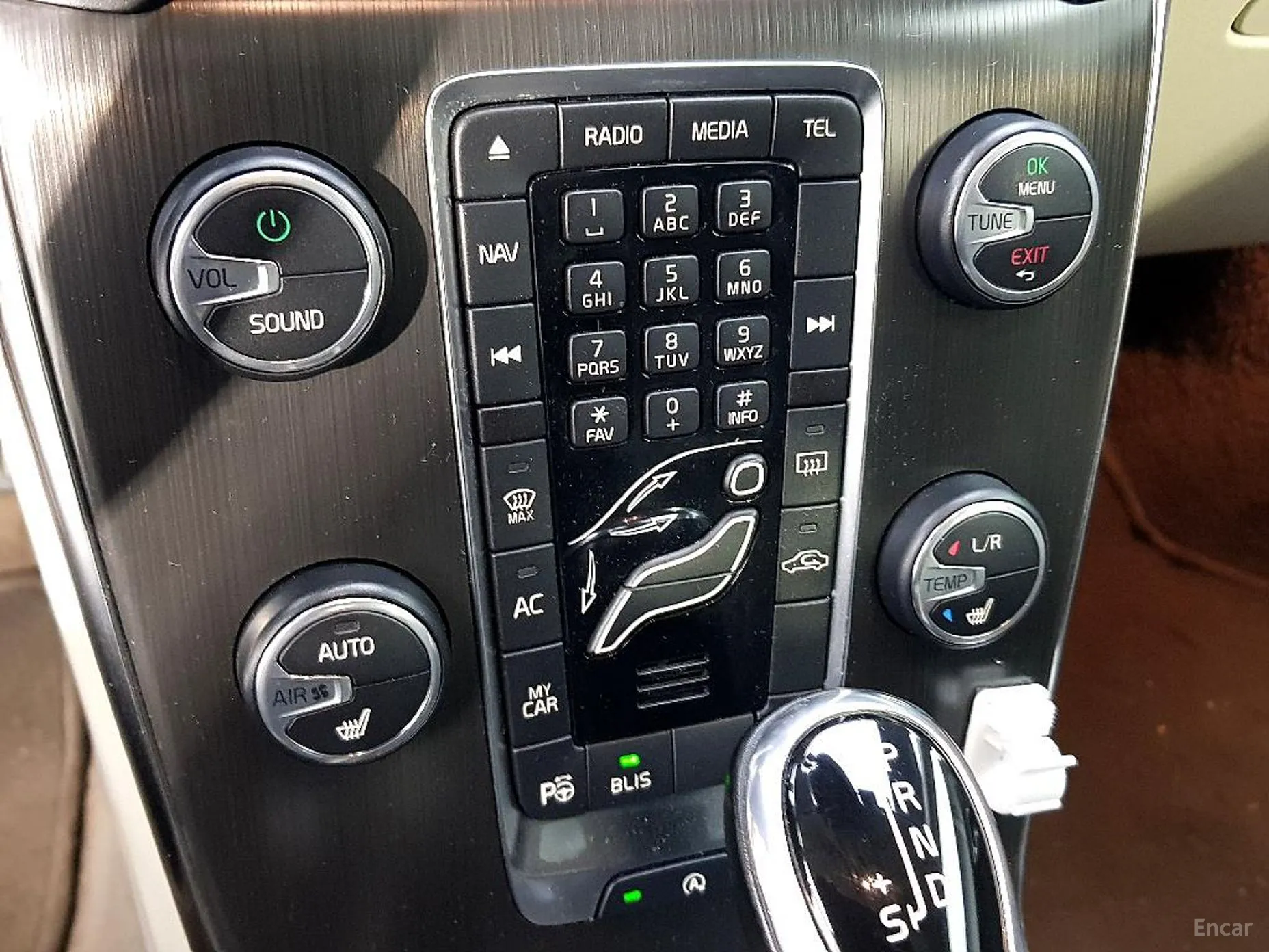 Volvo V40 превью 11