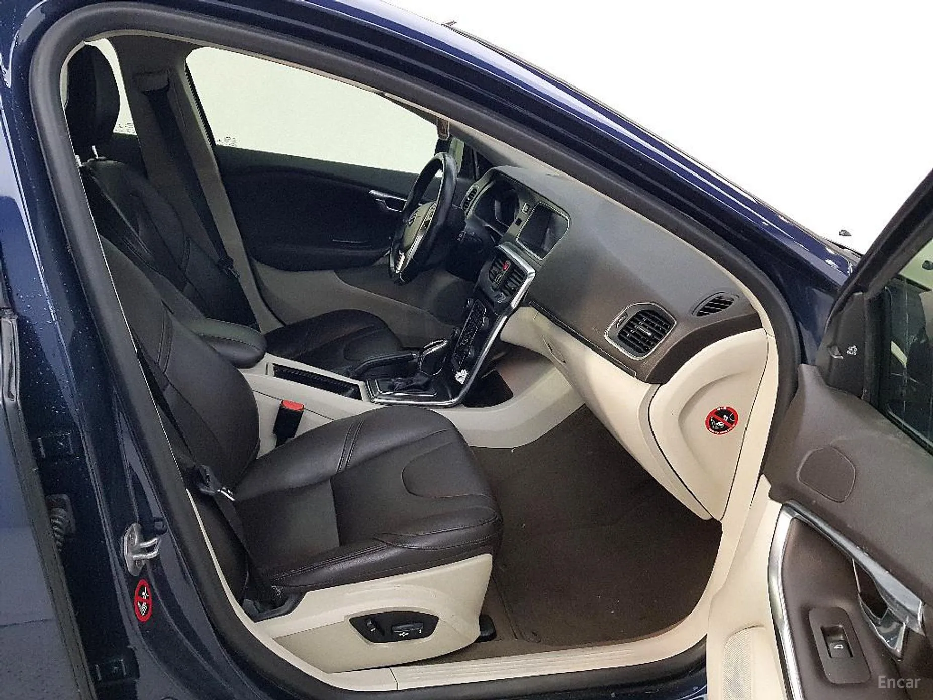 Volvo V40 превью 15