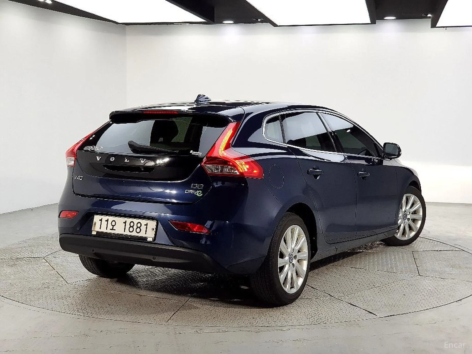 Volvo V40 превью 4