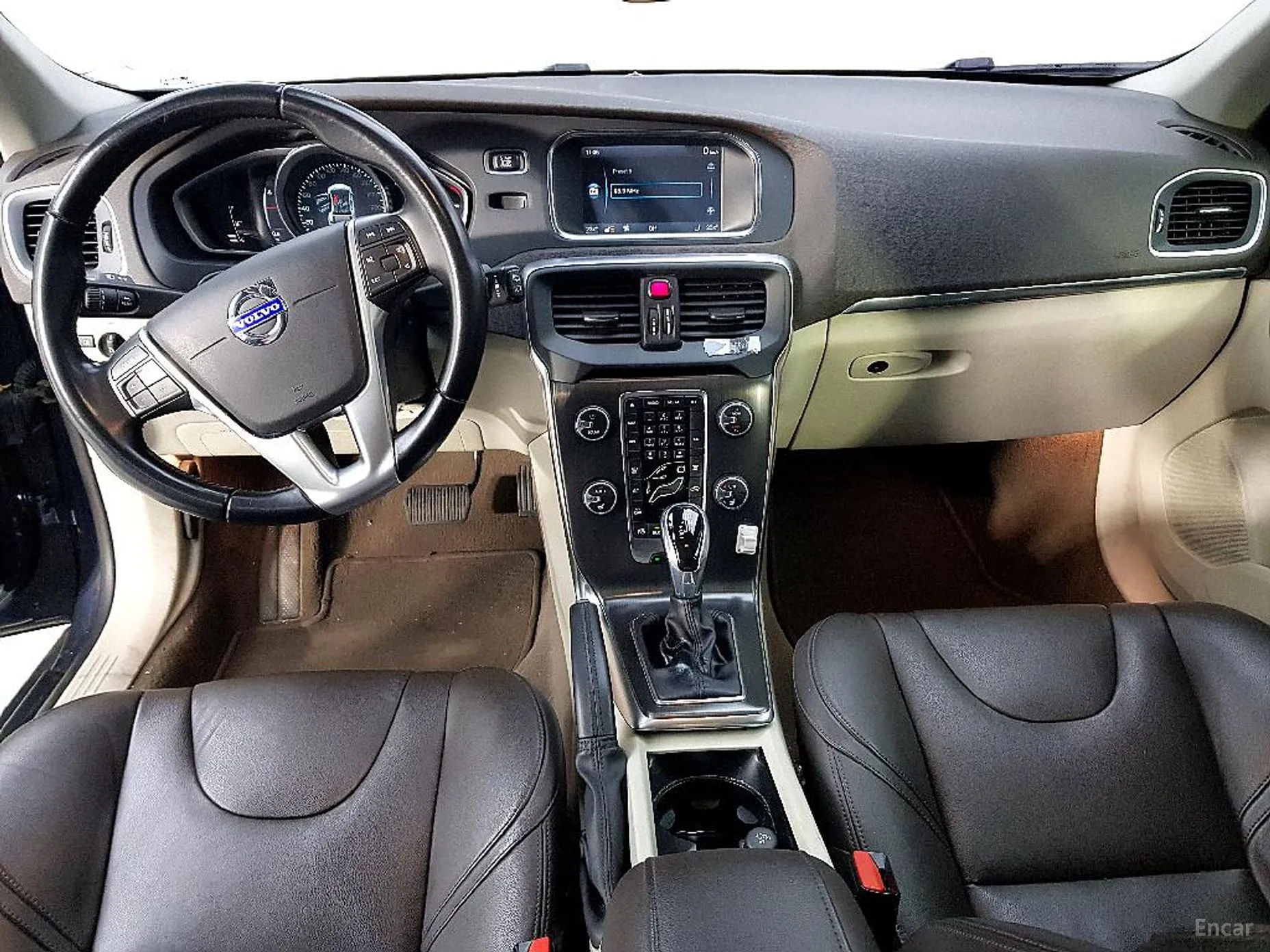 Volvo V40 превью 5