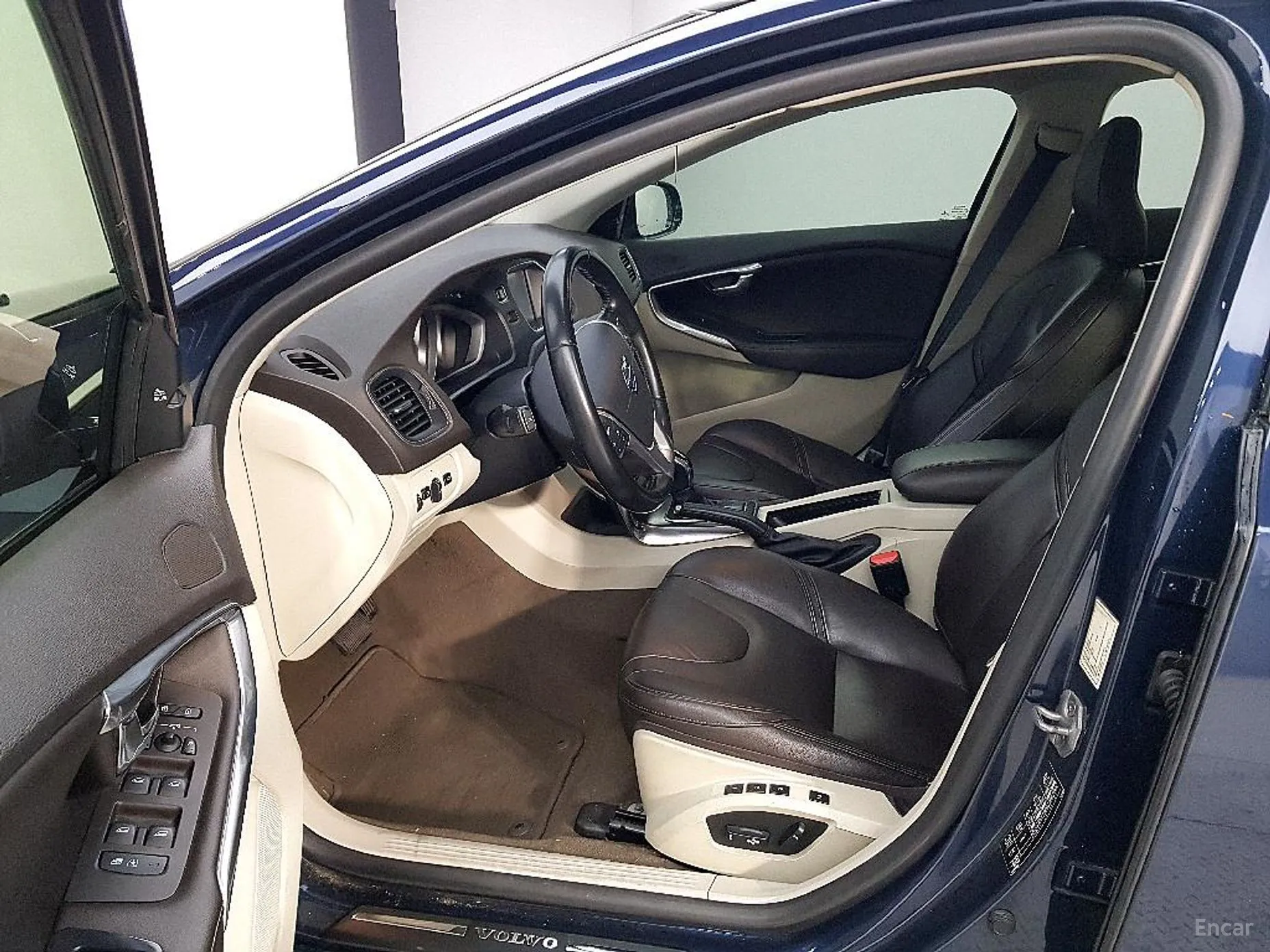 Volvo V40 превью 7