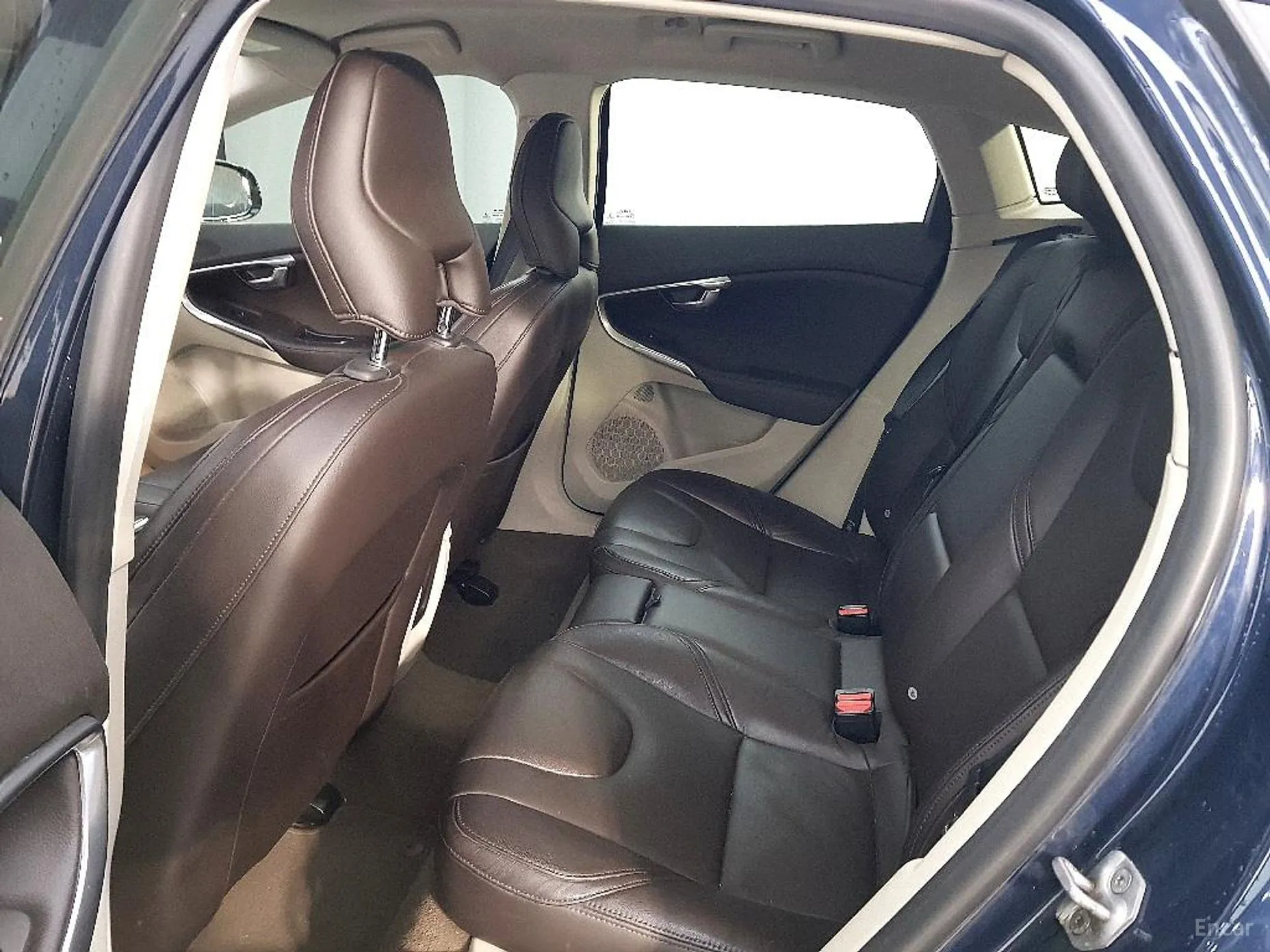 Volvo V40 превью 8