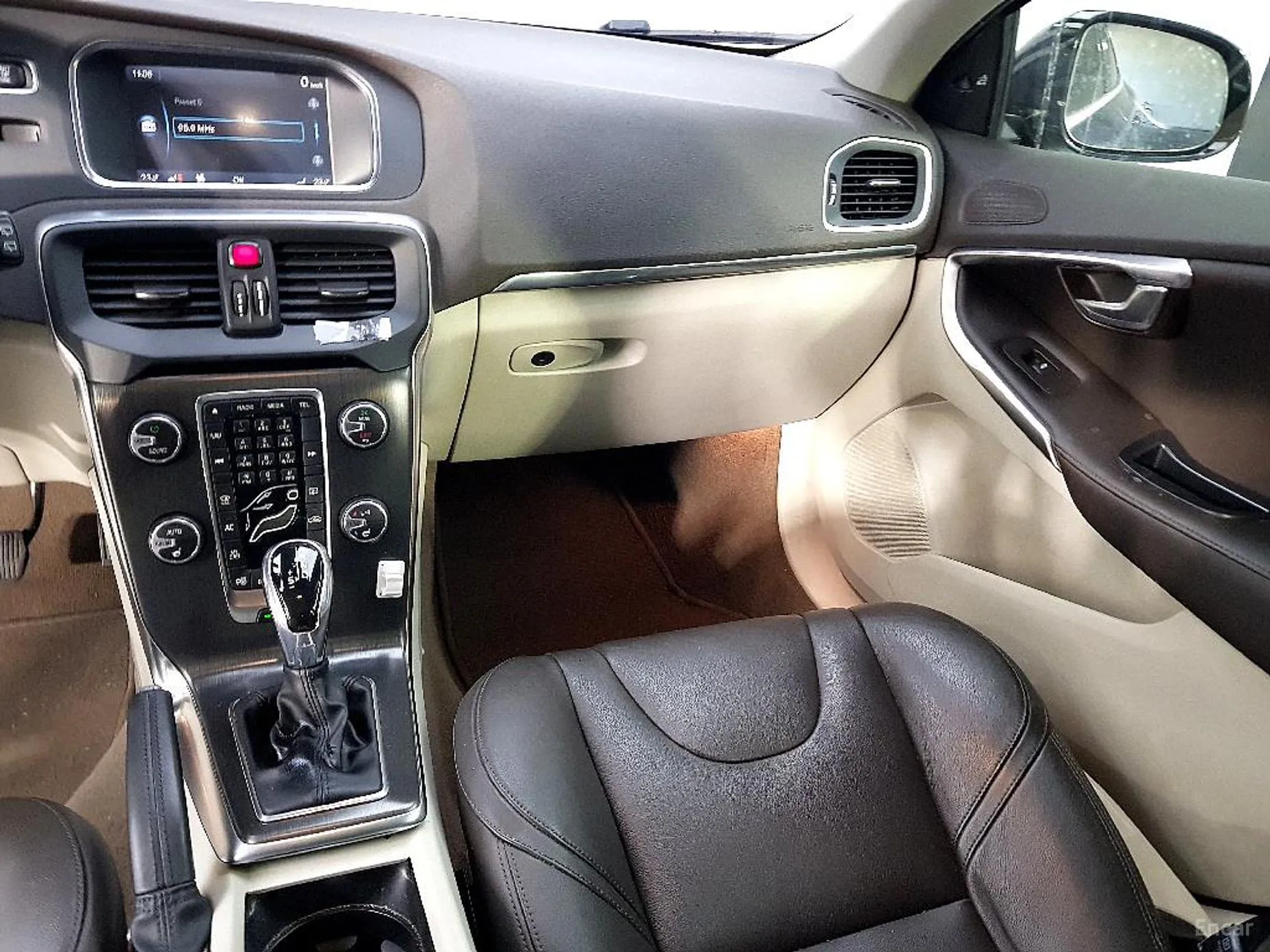 Volvo V40 превью 9