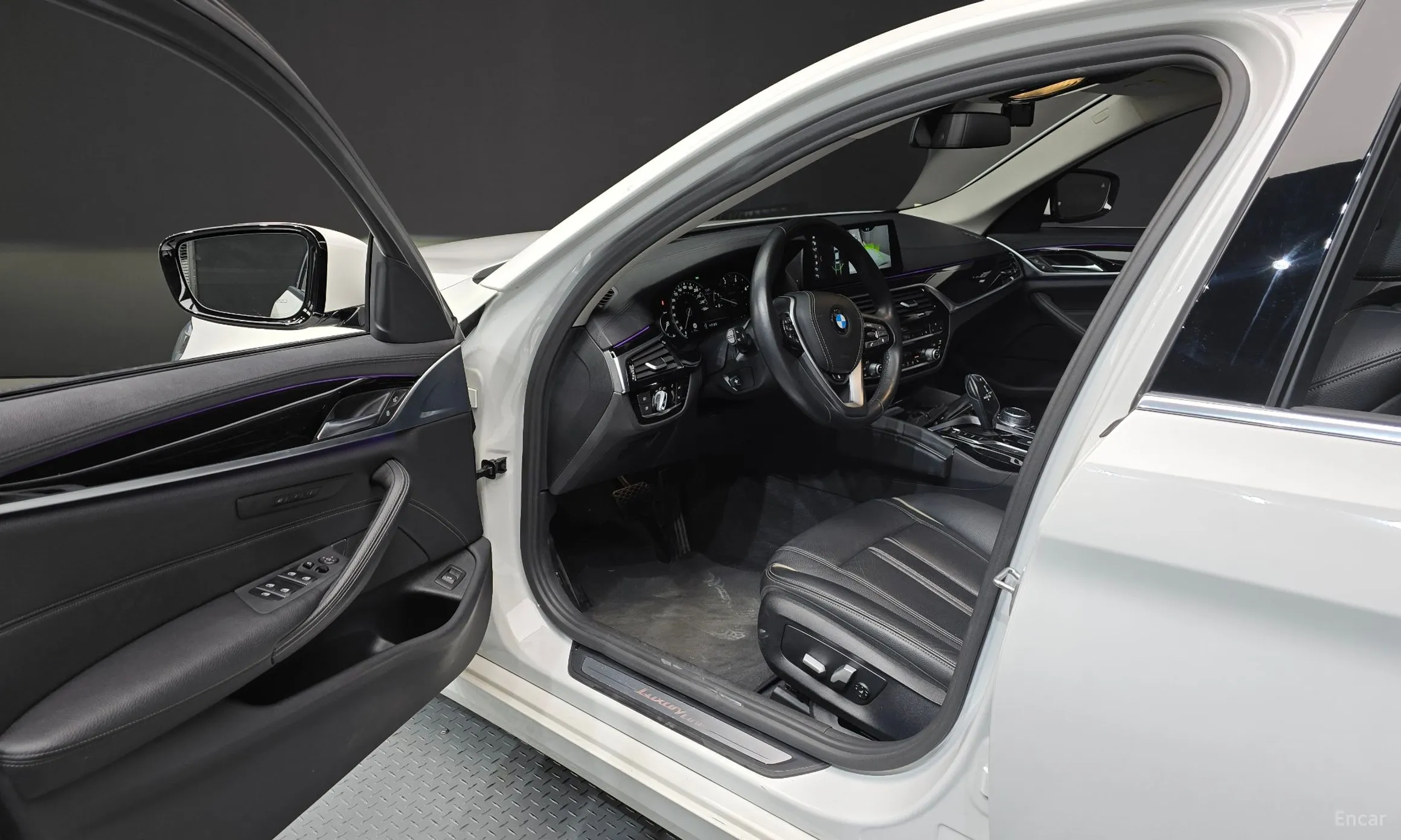 BMW 5 Series (G30) превью 10