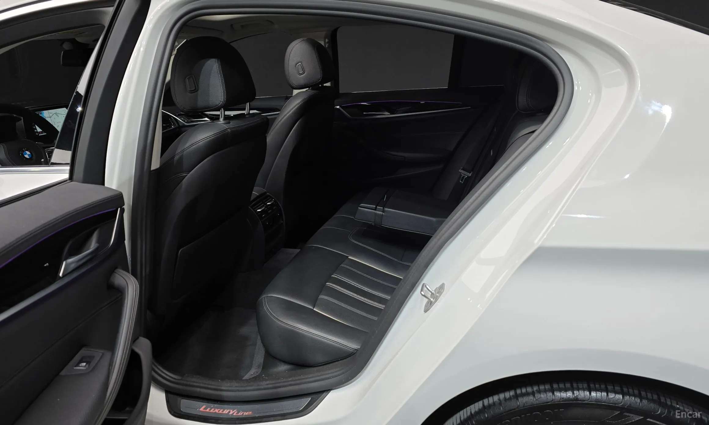 BMW 5 Series (G30) превью 11