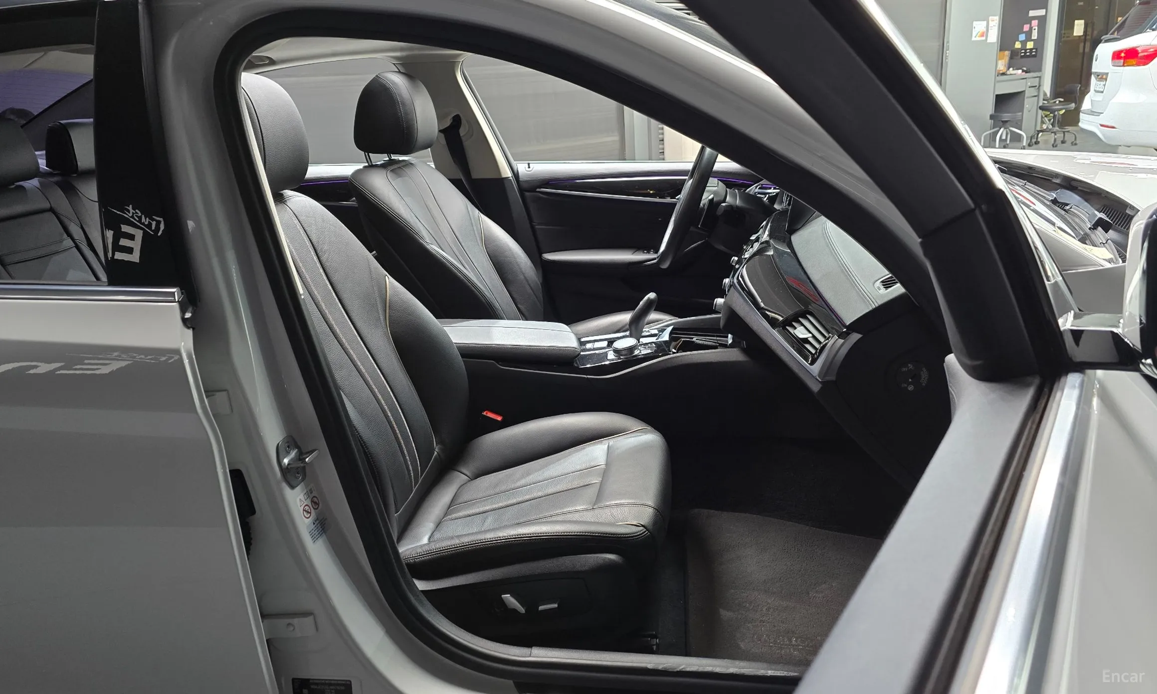BMW 5 Series (G30) превью 12
