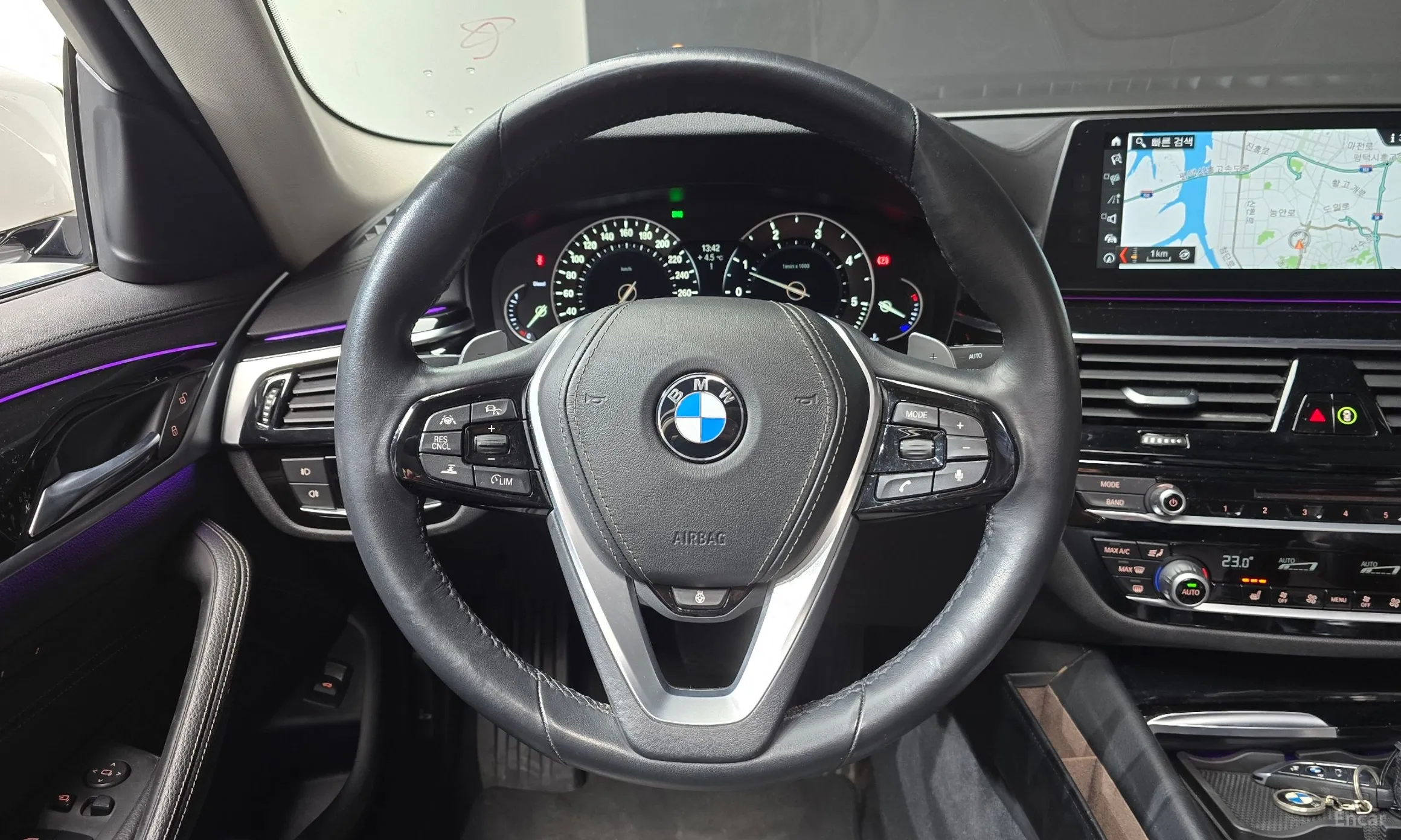 BMW 5 Series (G30) превью 13