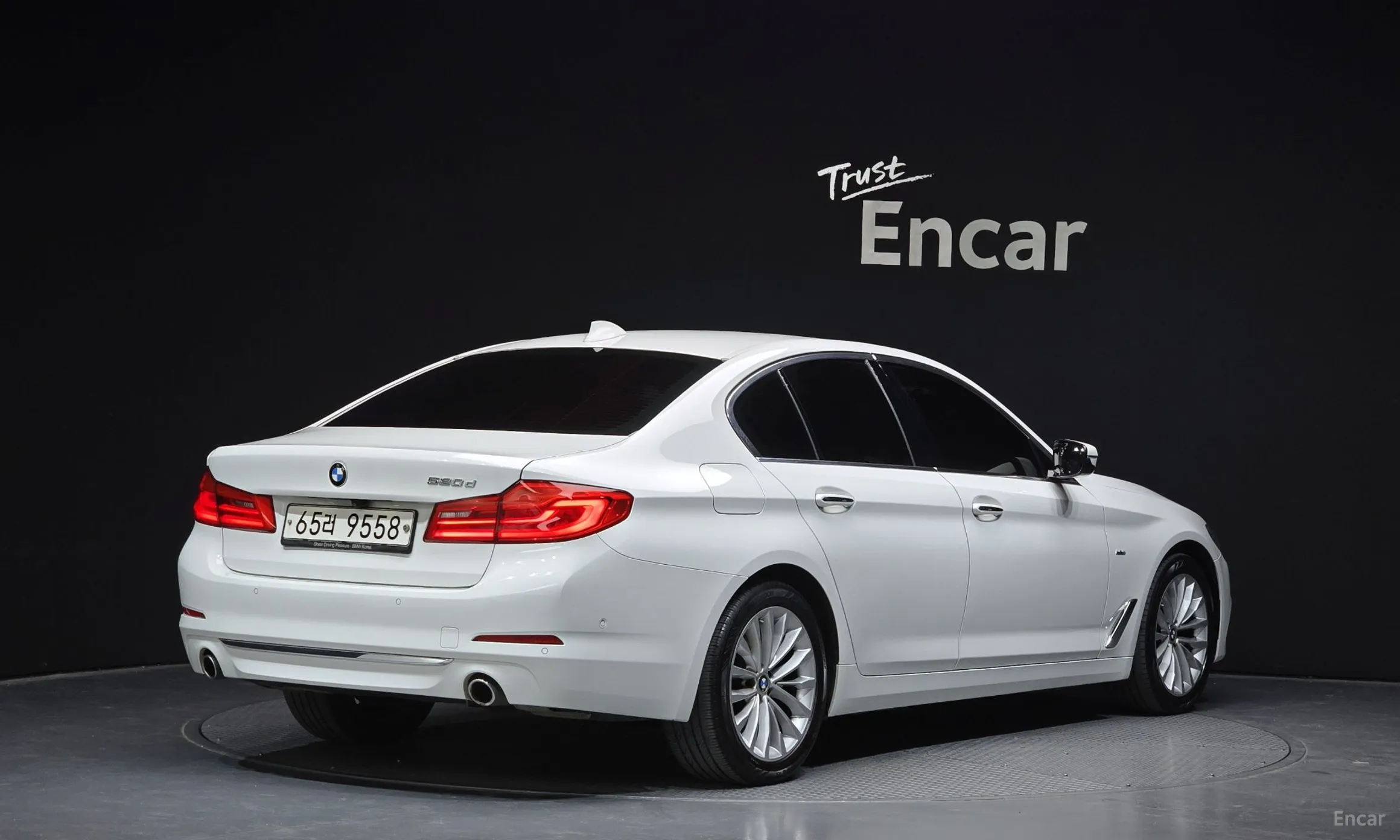 BMW 5 Series (G30) превью 2