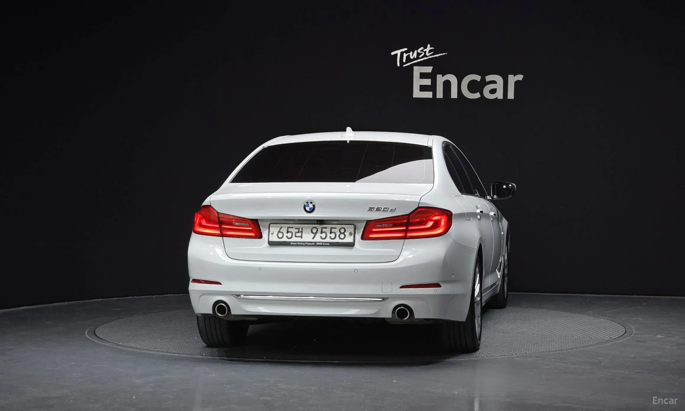BMW 5 Series (G30) превью 4