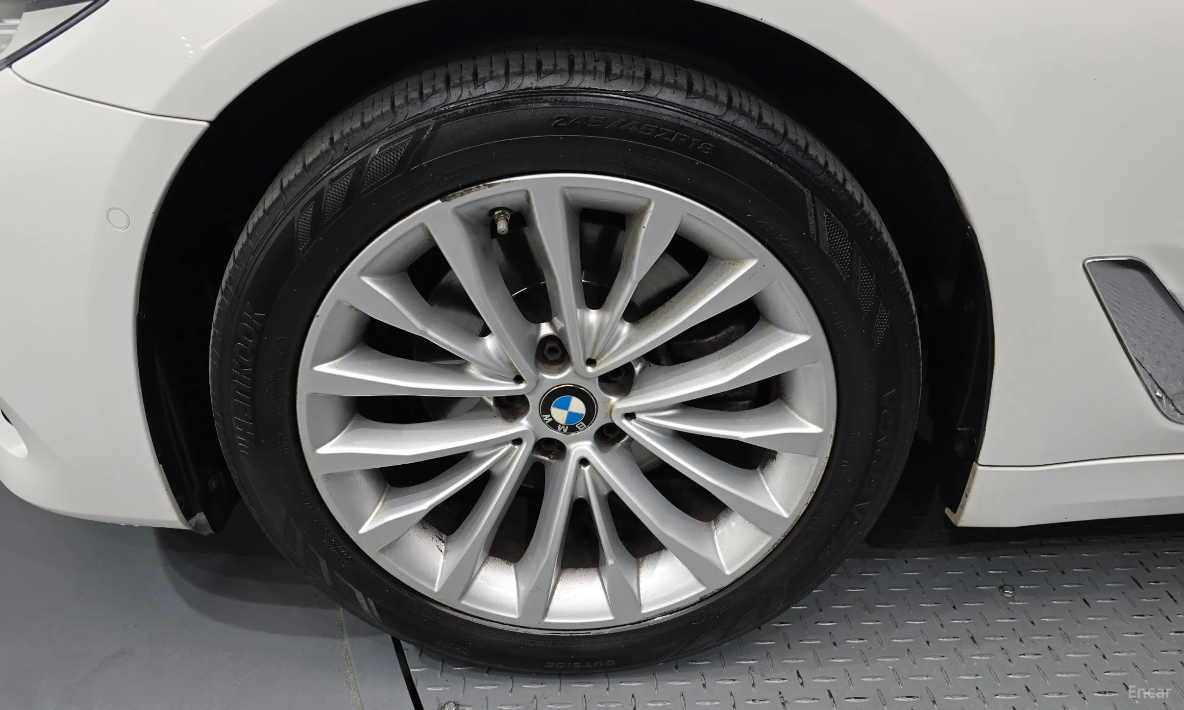 BMW 5 Series (G30) превью 5