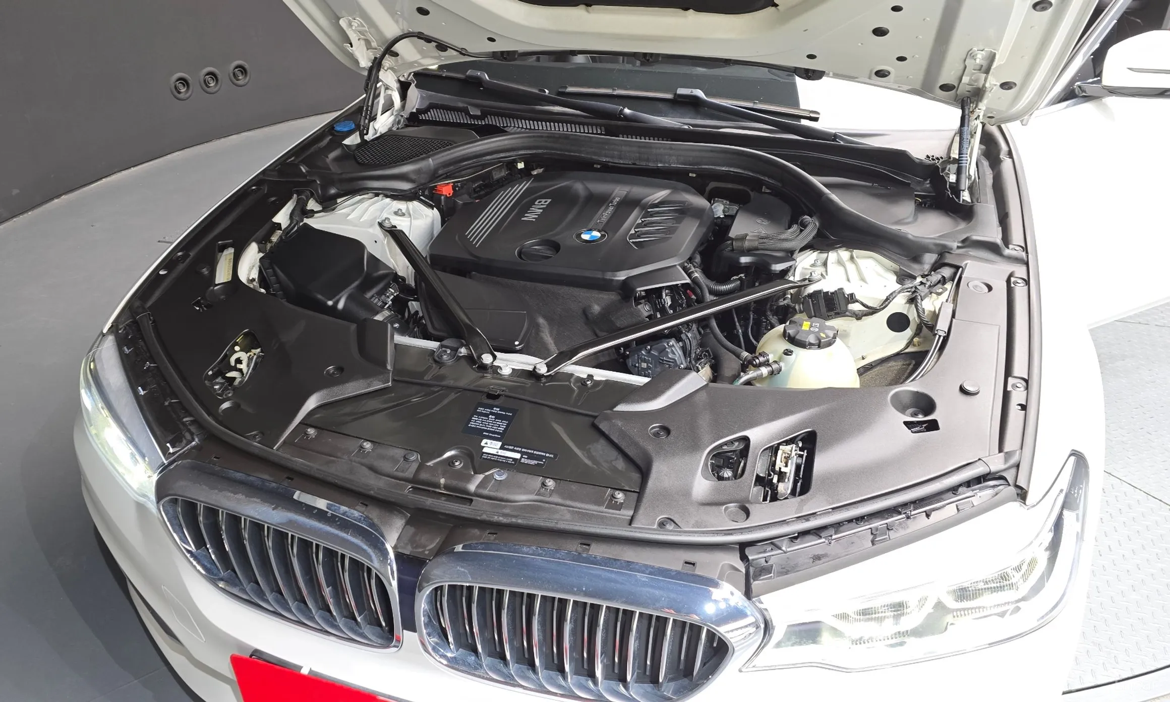 BMW 5 Series (G30) превью 6