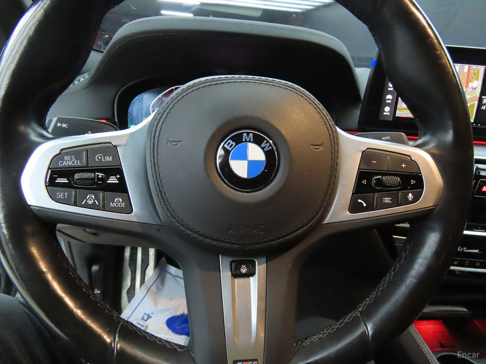 BMW 5 Series (G30) превью 10