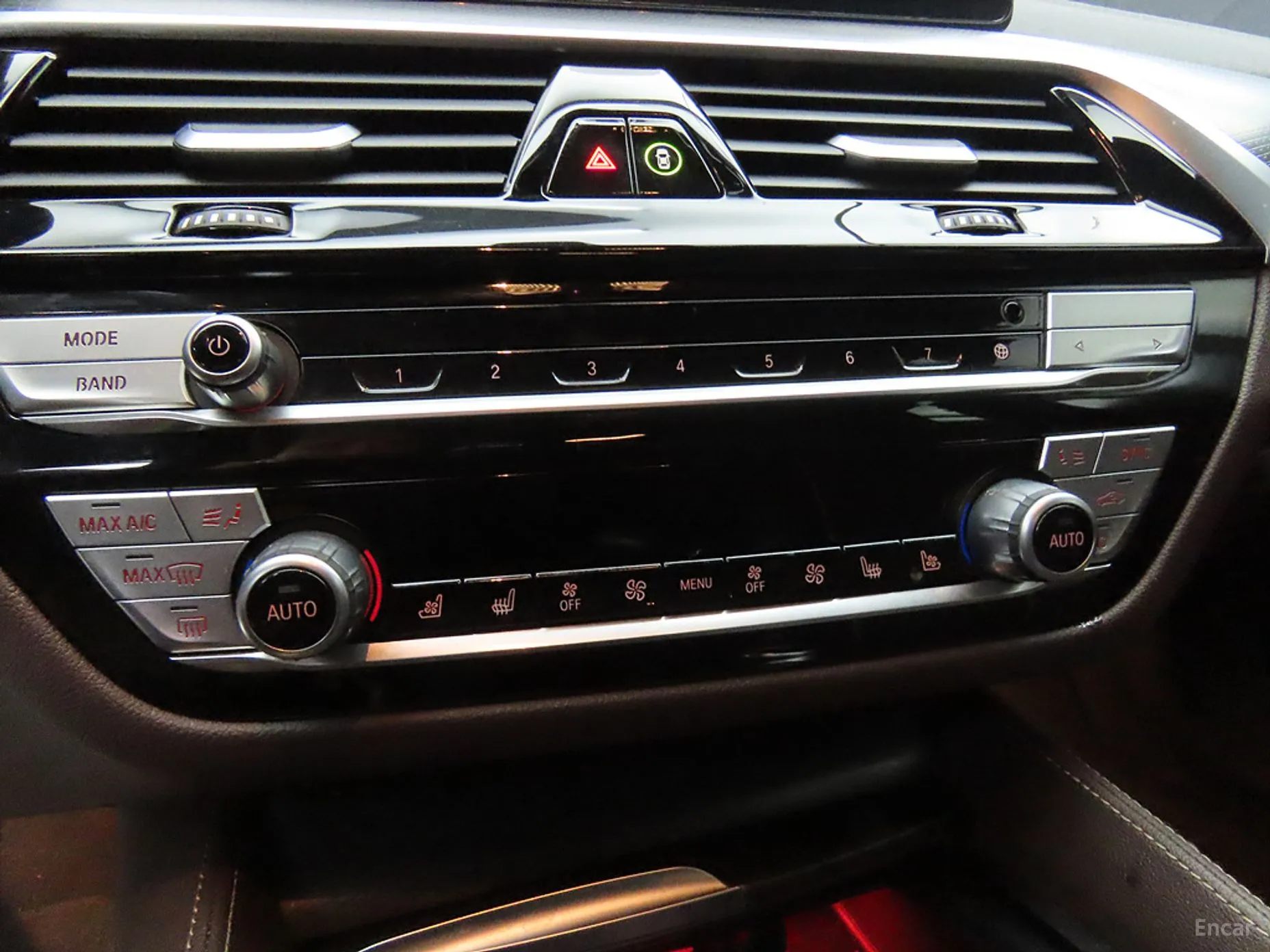BMW 5 Series (G30) превью 14