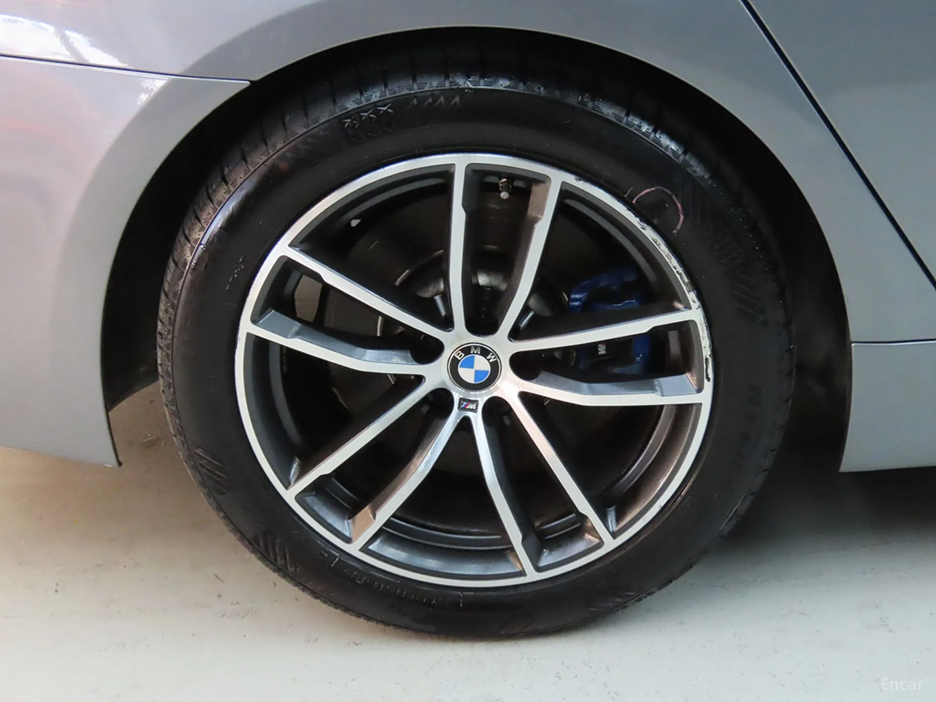 BMW 5 Series (G30) превью 19