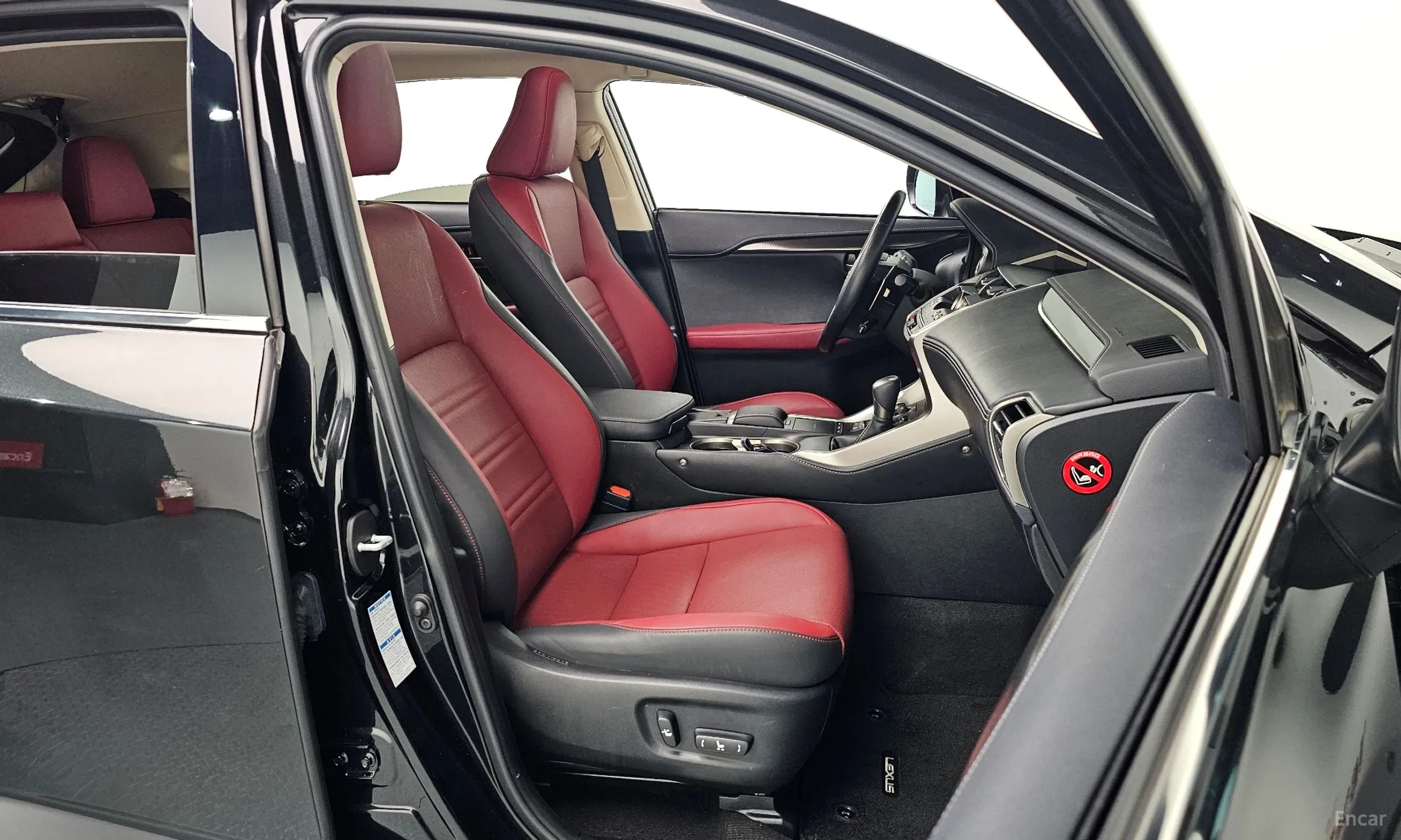 Lexus NX300h превью 10