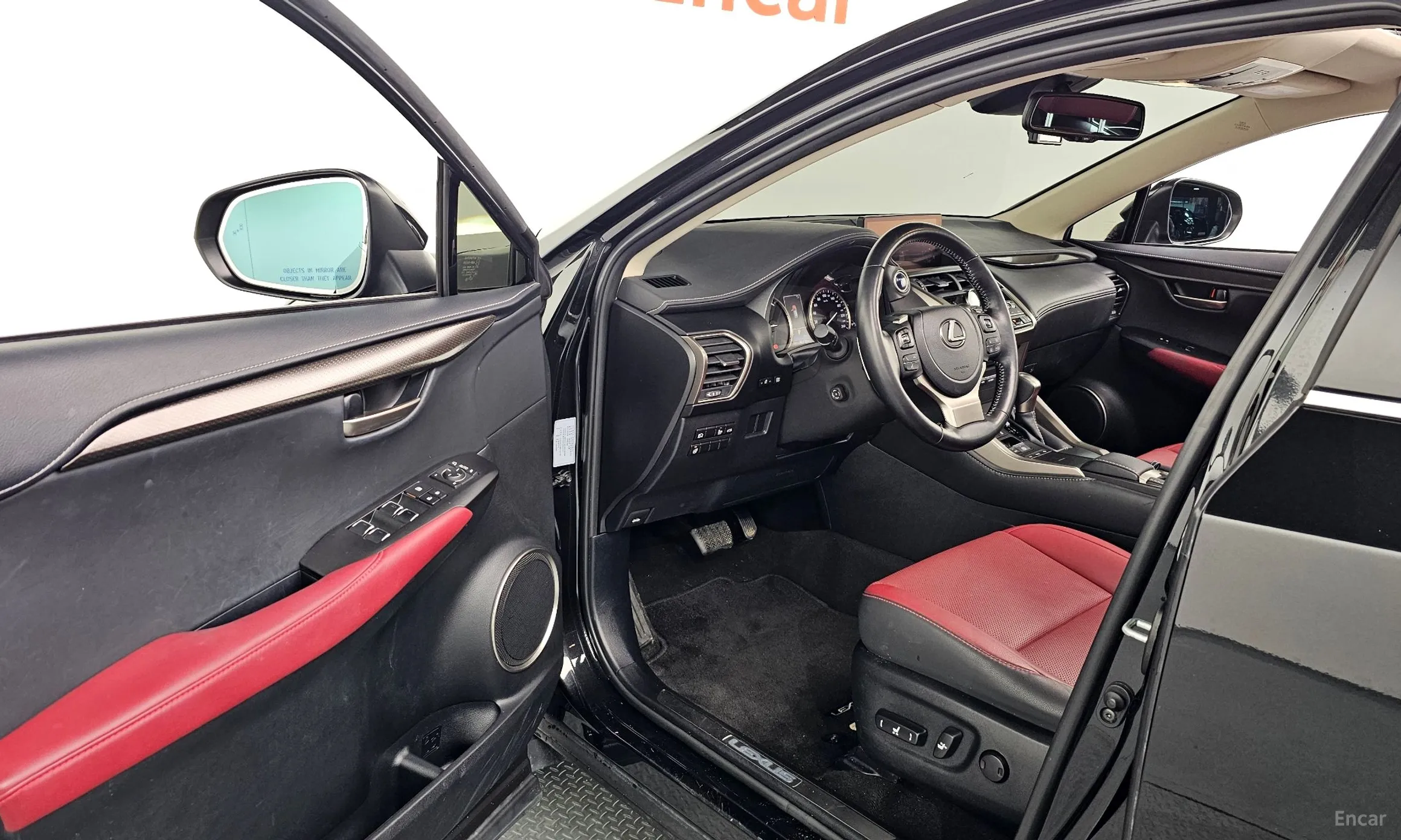 Lexus NX300h превью 12
