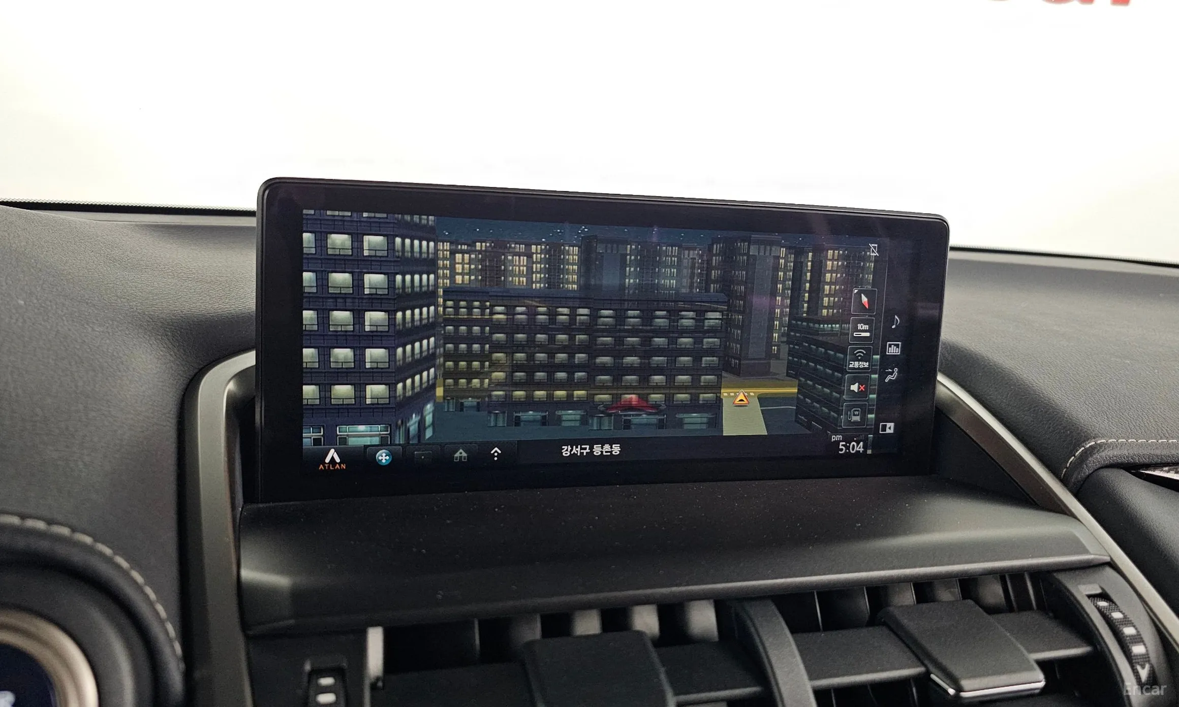Lexus NX300h превью 14